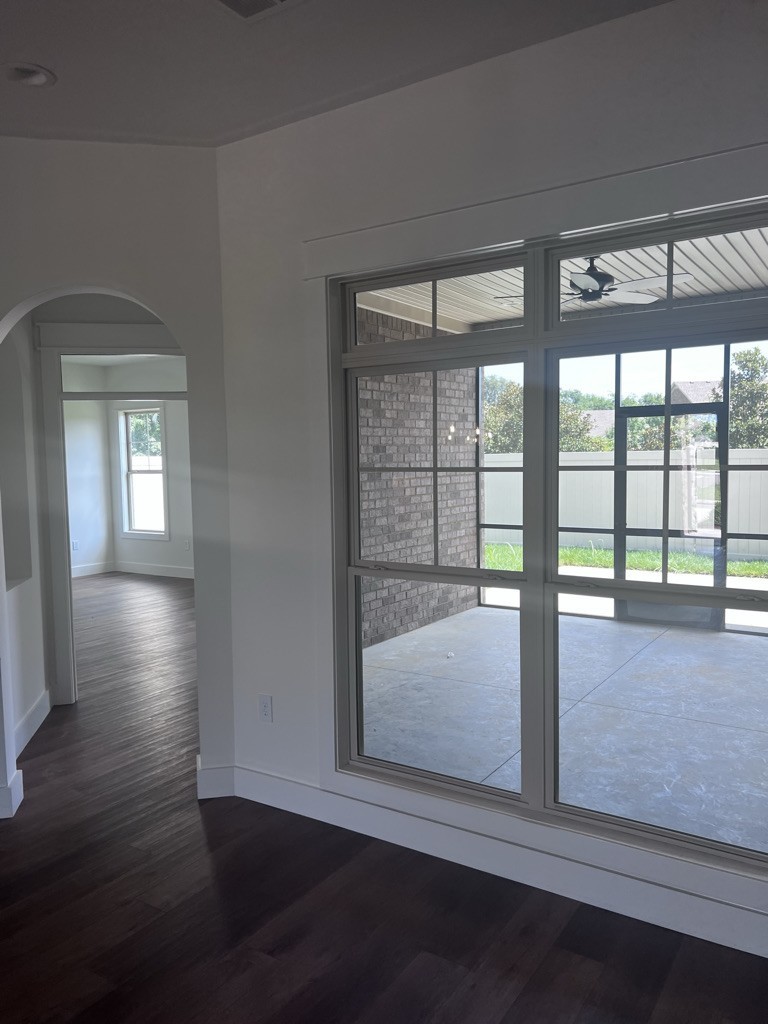2092 Leamington Ln - Photo 4