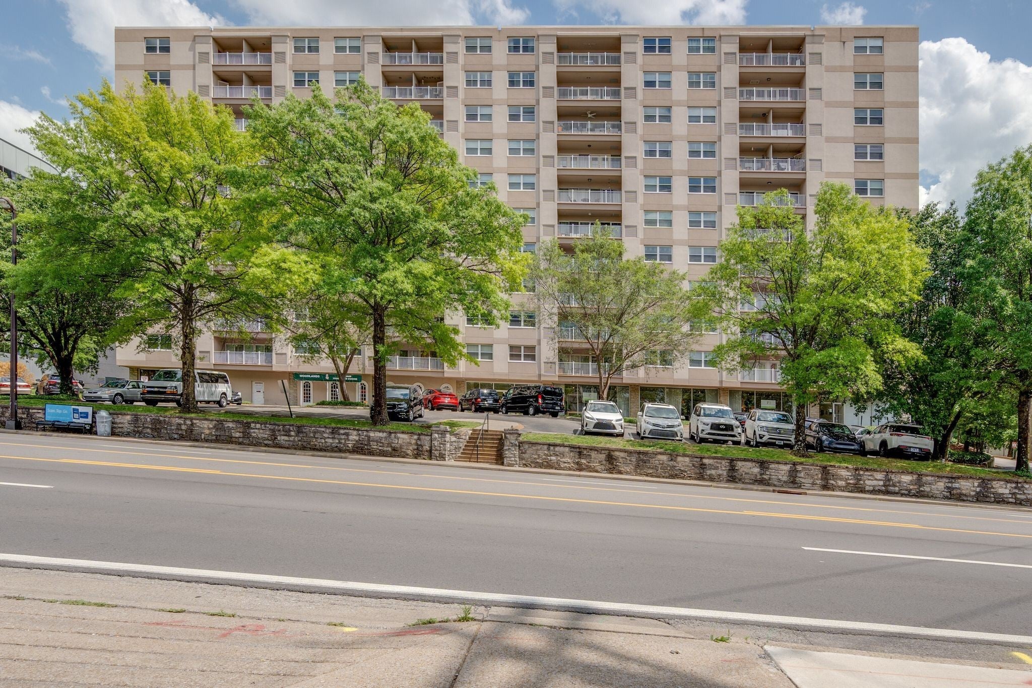 2-bed condo for sale in Nashville, TN 37203, 3415 West End Ave 904 3415 West End Ave 904, Nashville TN 37203 2-bed condo, photo 1 of 45