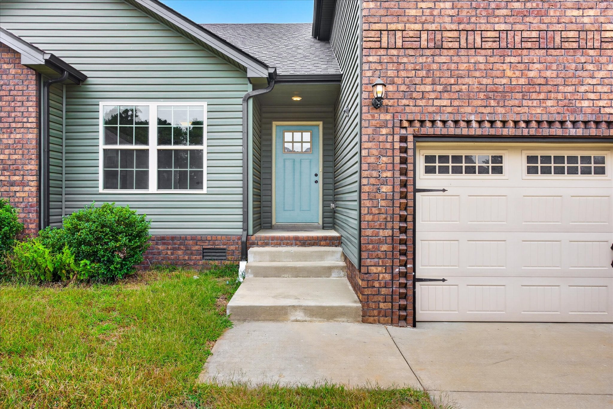 2361 Danbury Dr