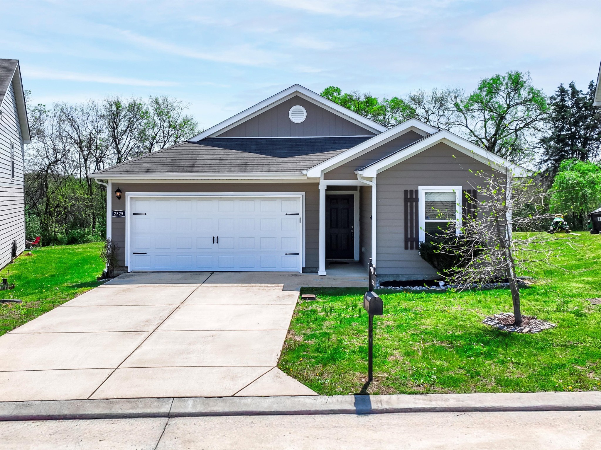 2525 Queen Bee Dr