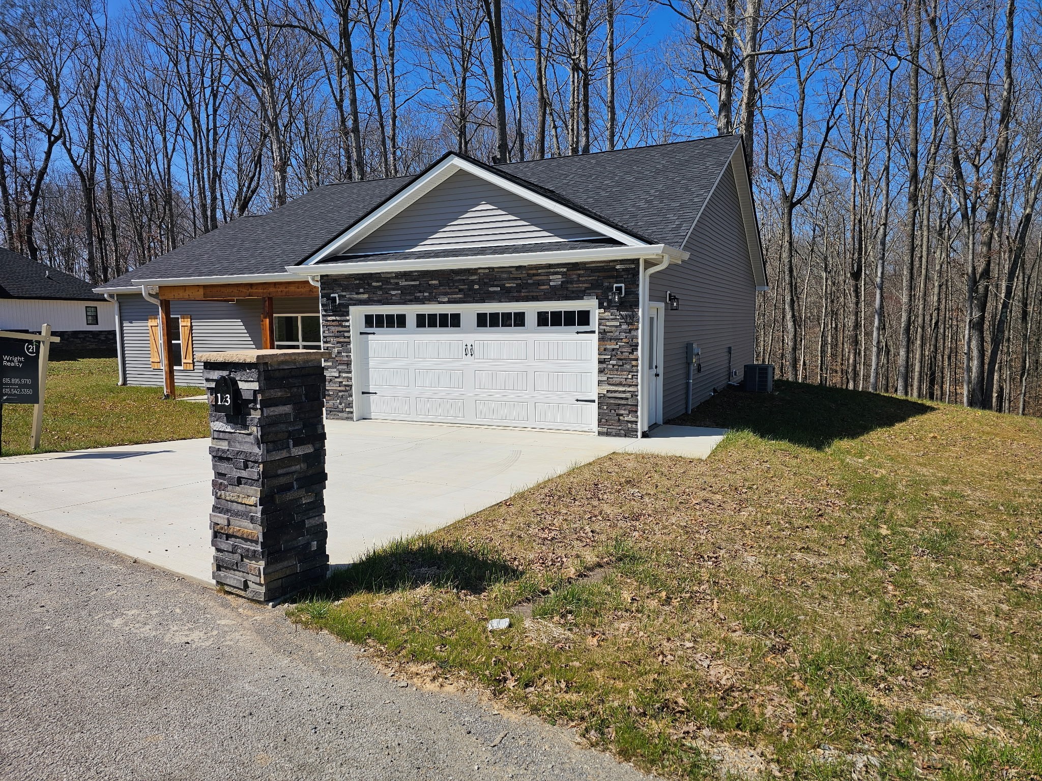123 Lee Ct