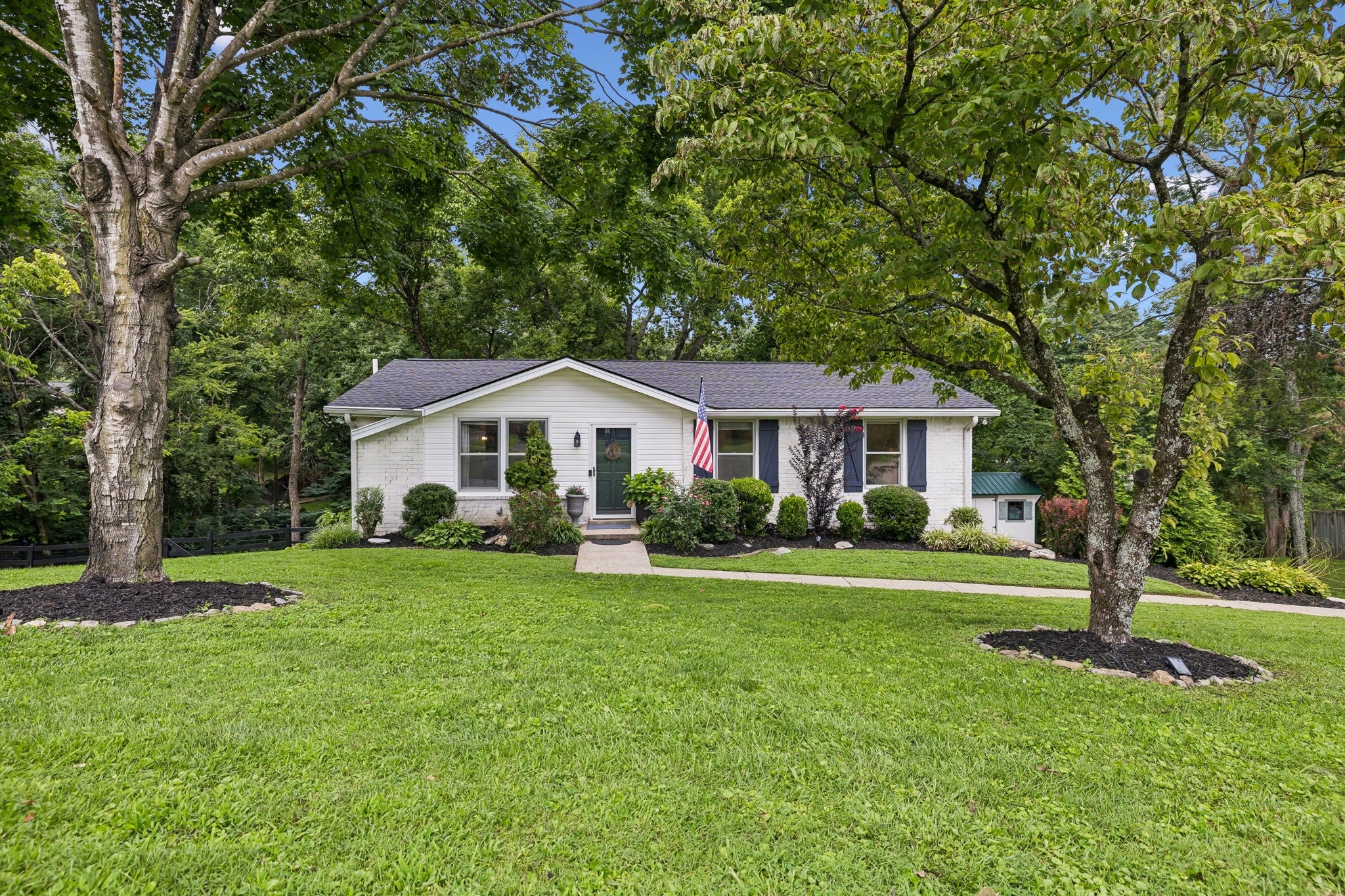 4-bed listing at 5915 Kinsdale Dr, Nashville