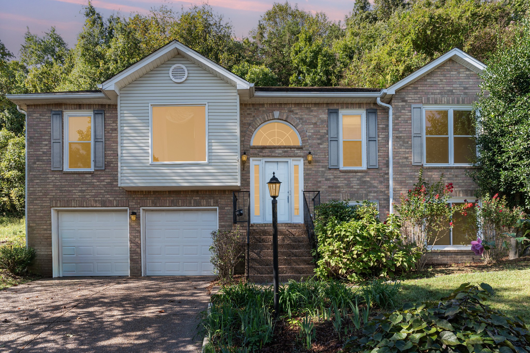 609 Glenridge Close