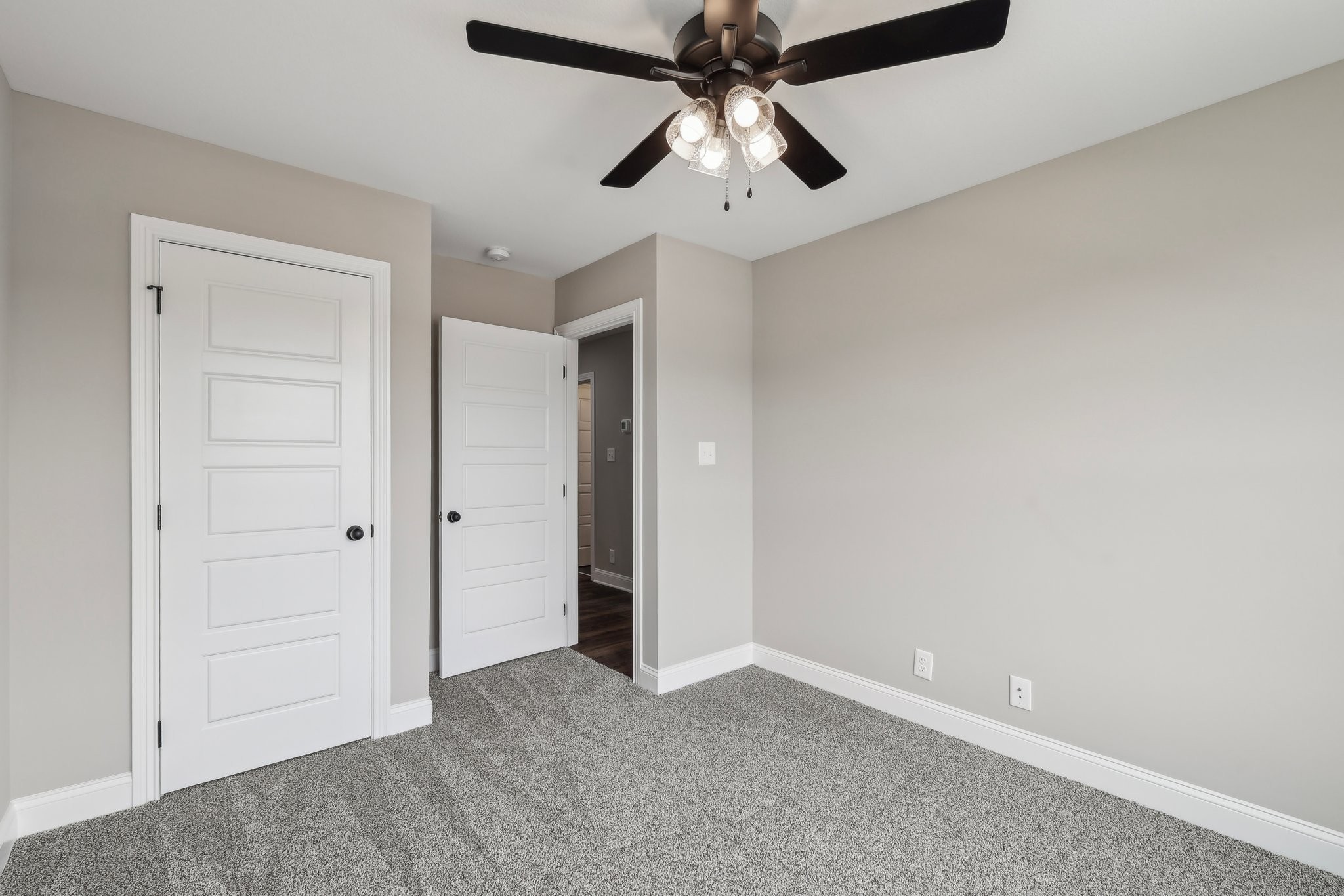 Clarksville, Tennessee 37040, United States, 5 Bedrooms Bedrooms, ,3 BathroomsBathrooms,Residential,Active,36374