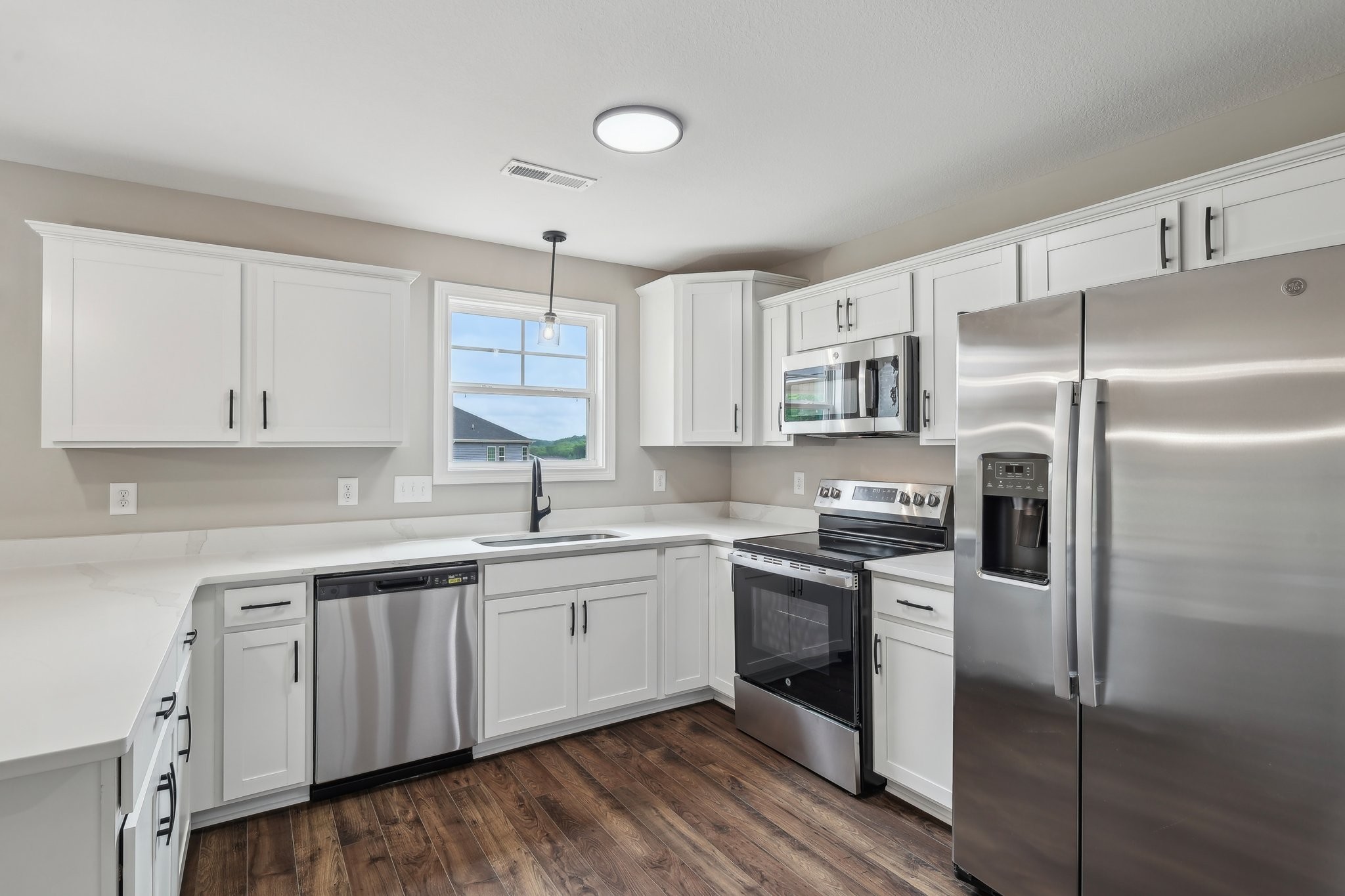 Clarksville, Tennessee 37040, United States, 5 Bedrooms Bedrooms, ,3 BathroomsBathrooms,Residential,Active,36374