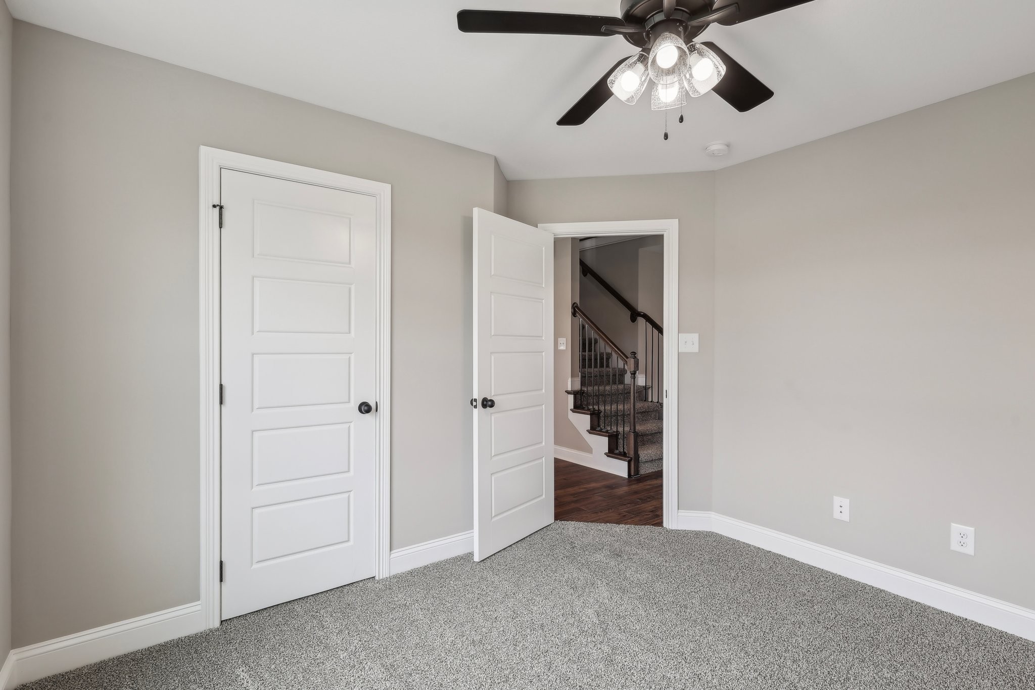 Clarksville, Tennessee 37040, United States, 5 Bedrooms Bedrooms, ,3 BathroomsBathrooms,Residential,Active,36374