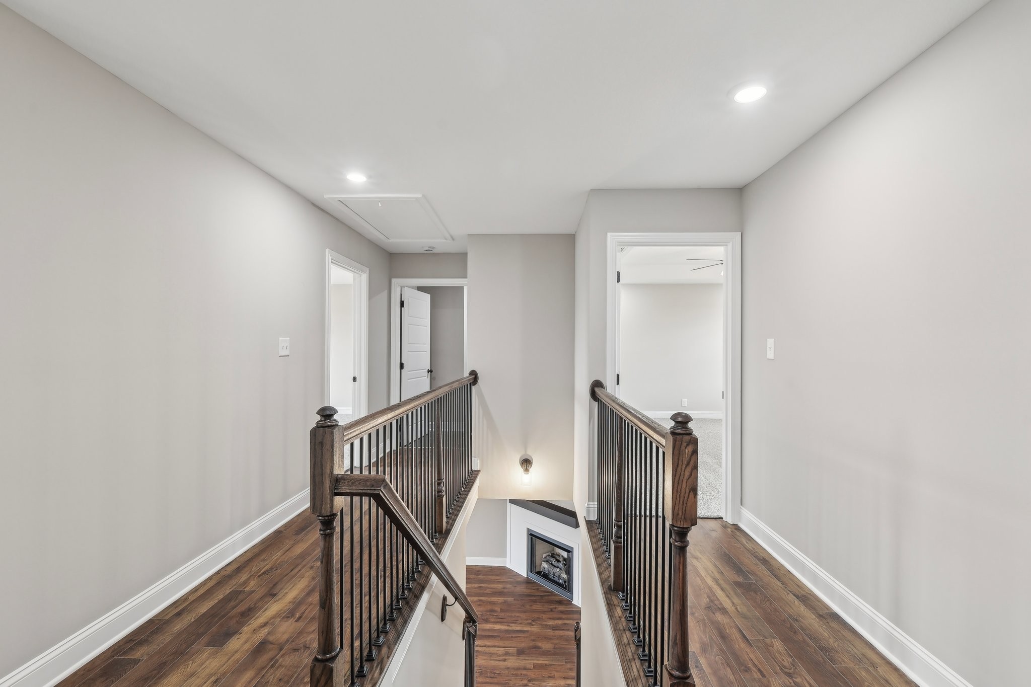 Clarksville, Tennessee 37040, United States, 5 Bedrooms Bedrooms, ,3 BathroomsBathrooms,Residential,Active,36374