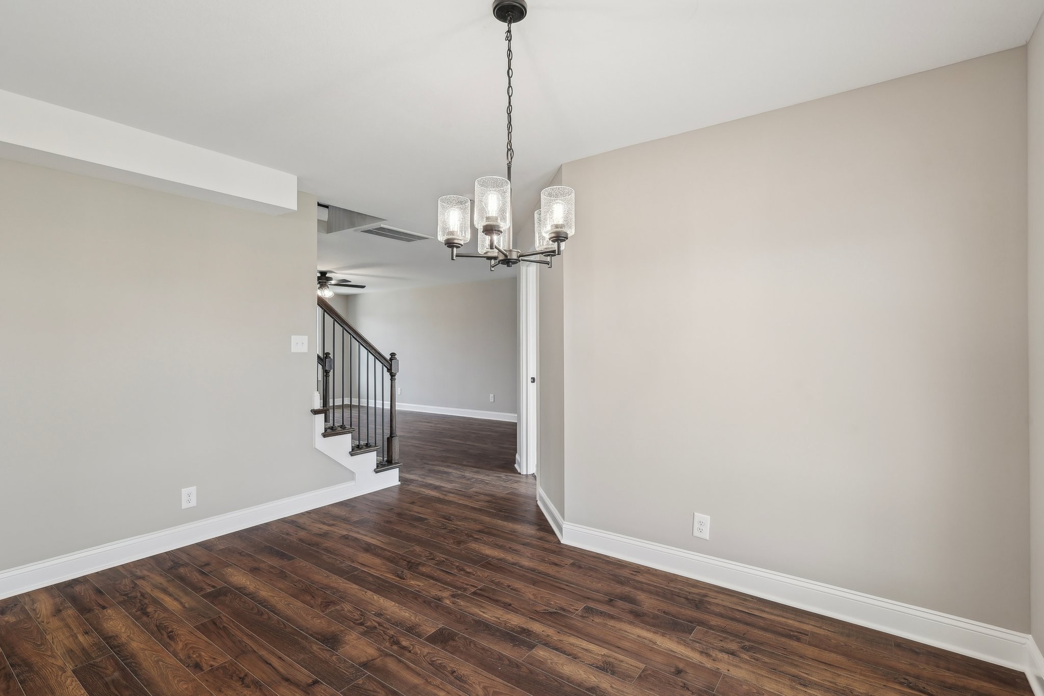 Clarksville, Tennessee 37040, United States, 5 Bedrooms Bedrooms, ,3 BathroomsBathrooms,Residential,Active,36374