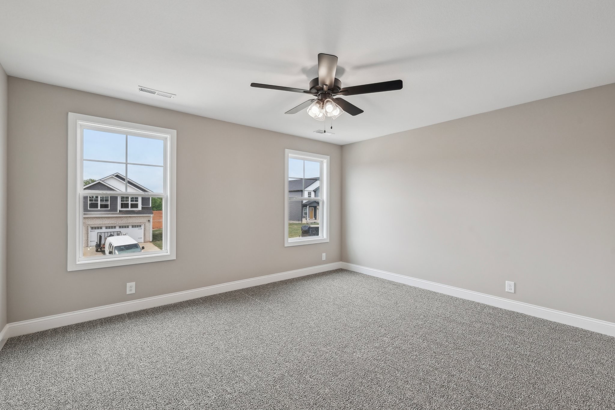 Clarksville, Tennessee 37040, United States, 5 Bedrooms Bedrooms, ,3 BathroomsBathrooms,Residential,Active,36374