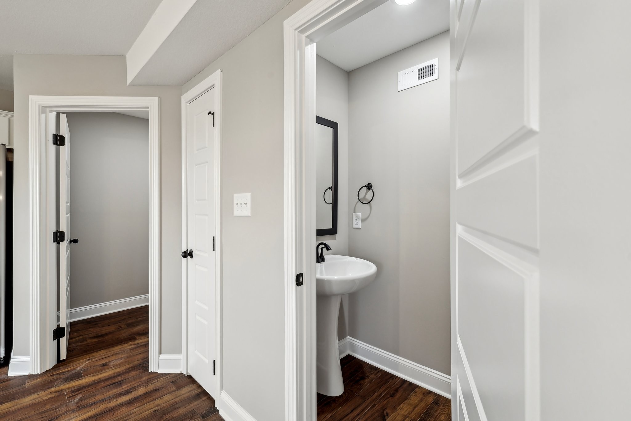 Clarksville, Tennessee 37040, United States, 5 Bedrooms Bedrooms, ,3 BathroomsBathrooms,Residential,Active,36374