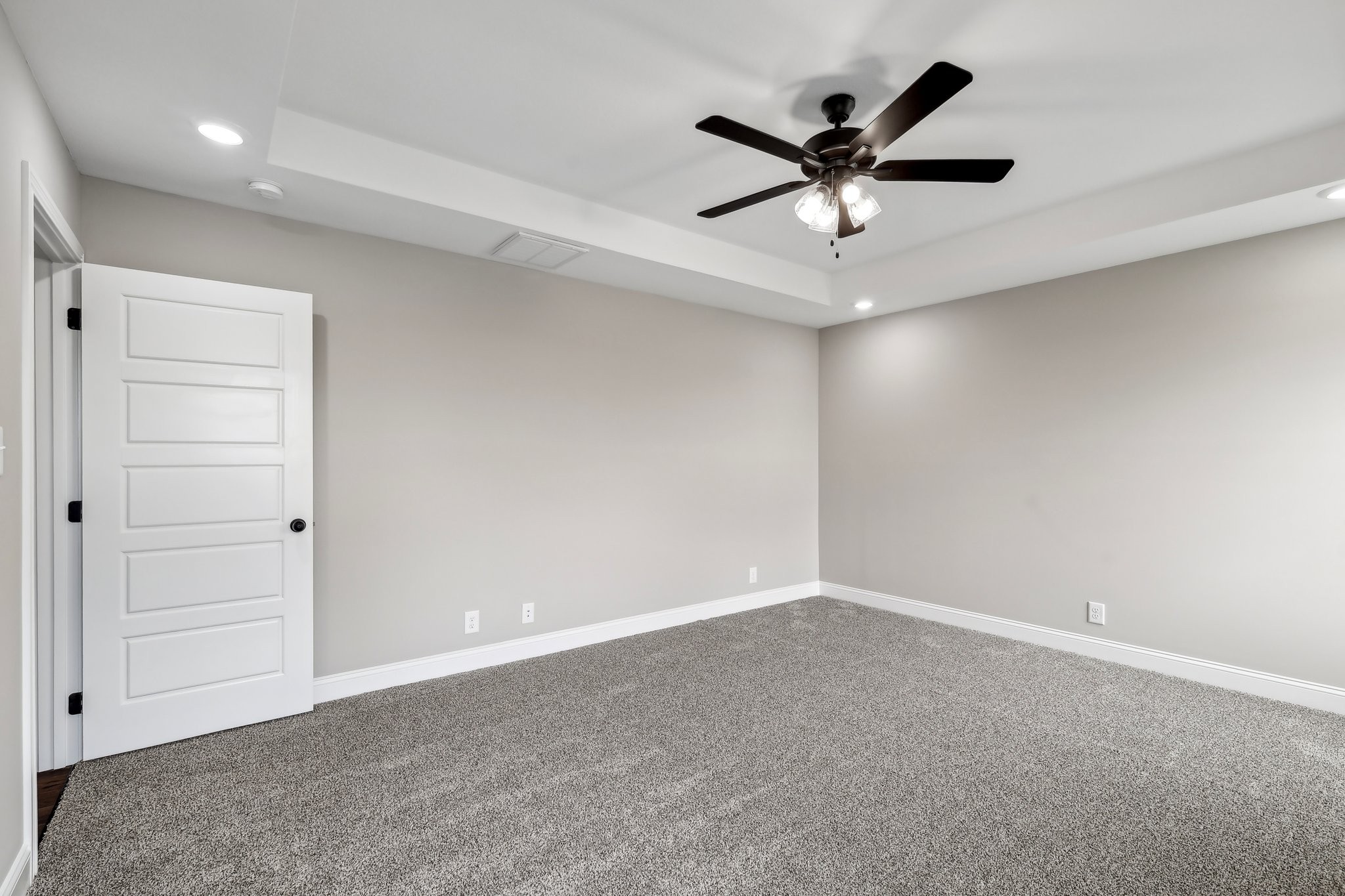 Clarksville, Tennessee 37040, United States, 5 Bedrooms Bedrooms, ,3 BathroomsBathrooms,Residential,Active,36374