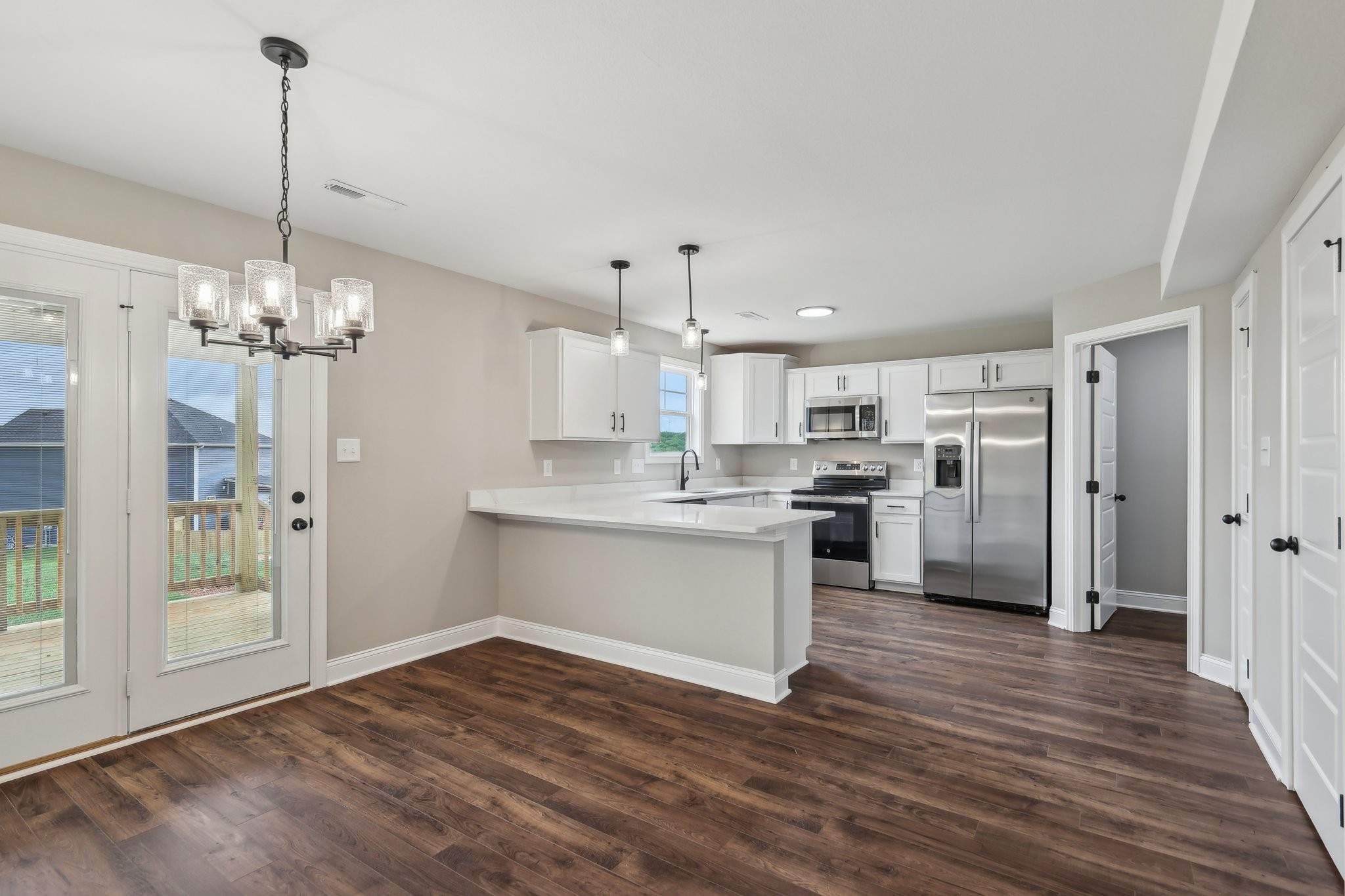 Clarksville, Tennessee 37040, United States, 5 Bedrooms Bedrooms, ,3 BathroomsBathrooms,Residential,Active,36374