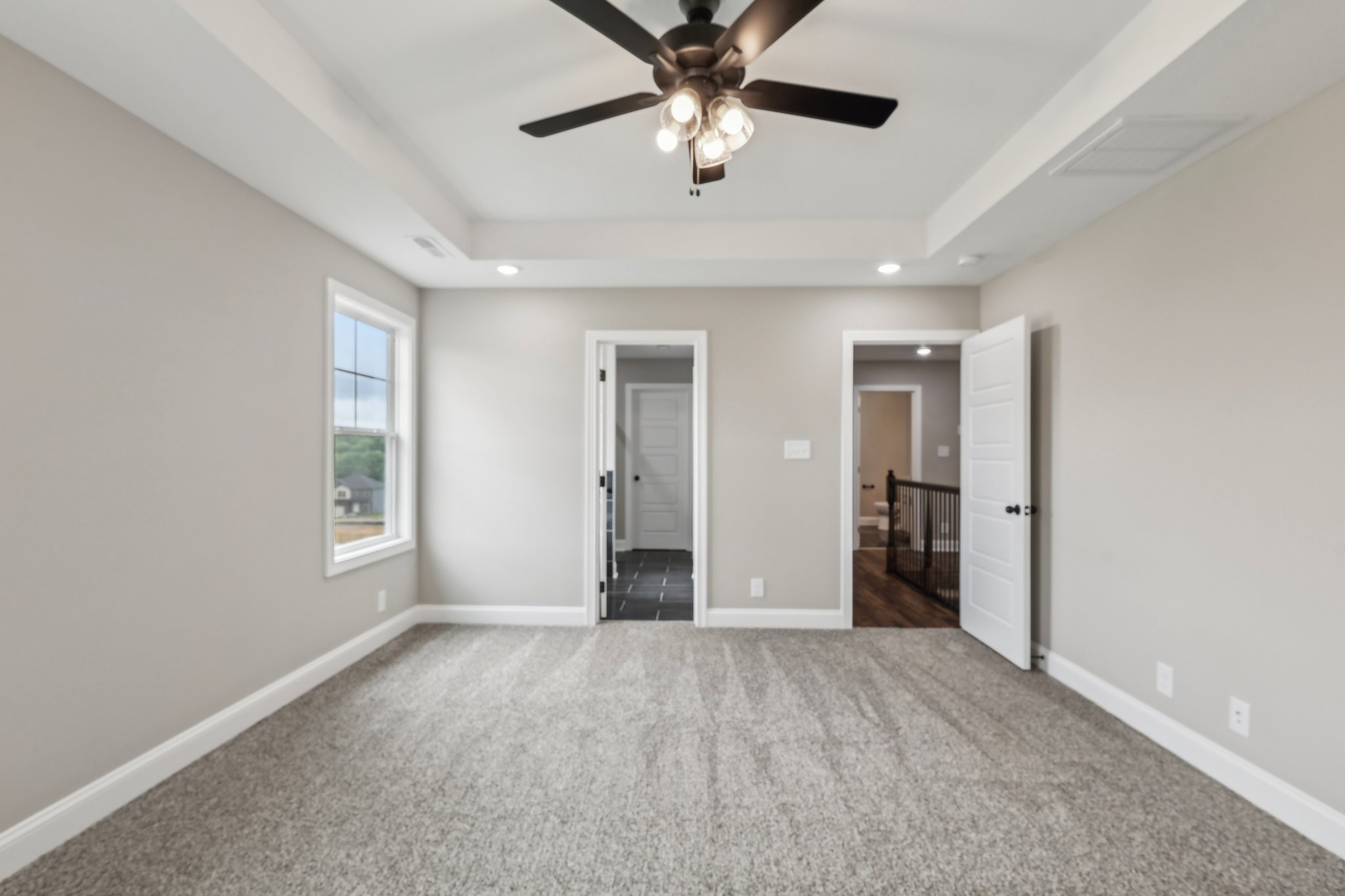 Clarksville, Tennessee 37040, United States, 5 Bedrooms Bedrooms, ,3 BathroomsBathrooms,Residential,Active,36374