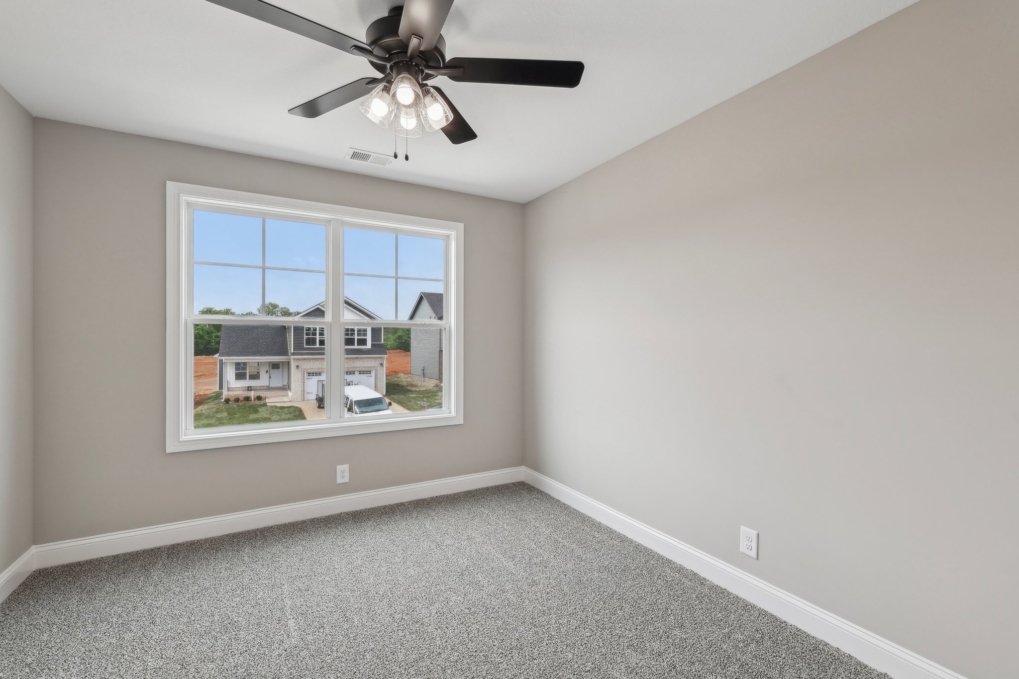 Clarksville, Tennessee 37040, United States, 5 Bedrooms Bedrooms, ,3 BathroomsBathrooms,Residential,Active,36374