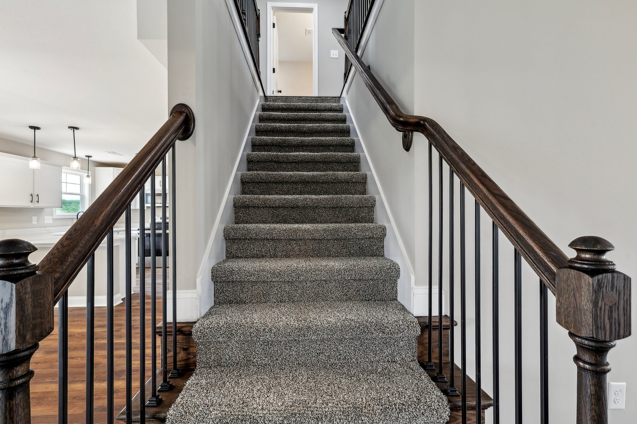 Clarksville, Tennessee 37040, United States, 5 Bedrooms Bedrooms, ,3 BathroomsBathrooms,Residential,Active,36374