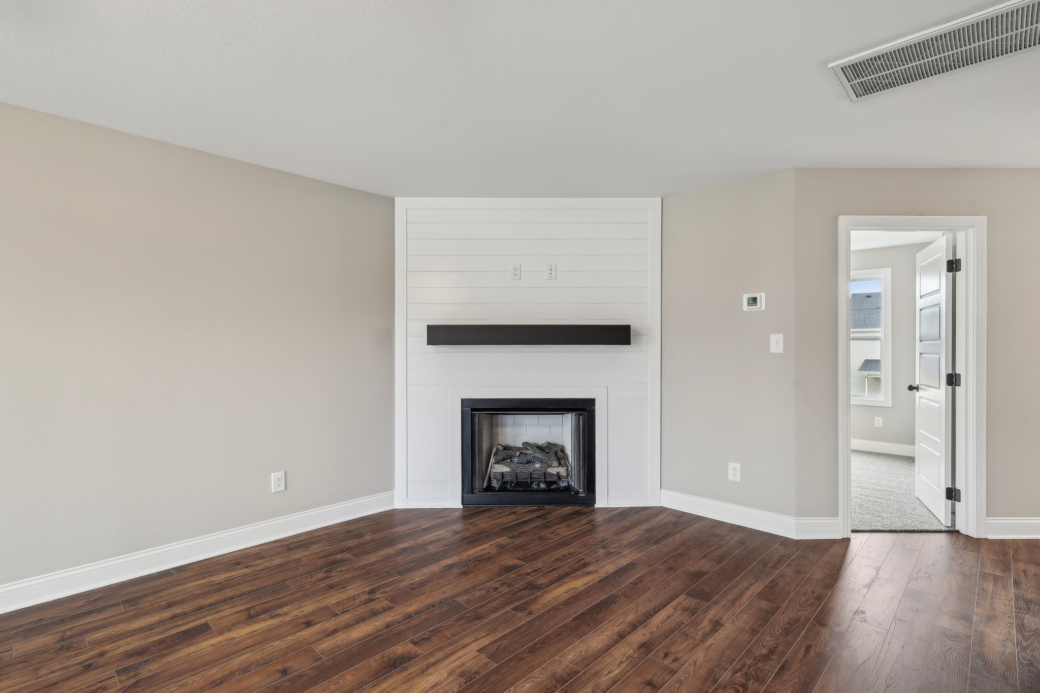 Clarksville, Tennessee 37040, United States, 5 Bedrooms Bedrooms, ,3 BathroomsBathrooms,Residential,Active,36374