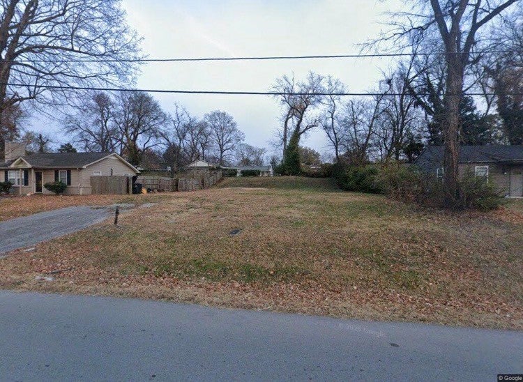 listing at 2818 Hartford Dr, Nashville