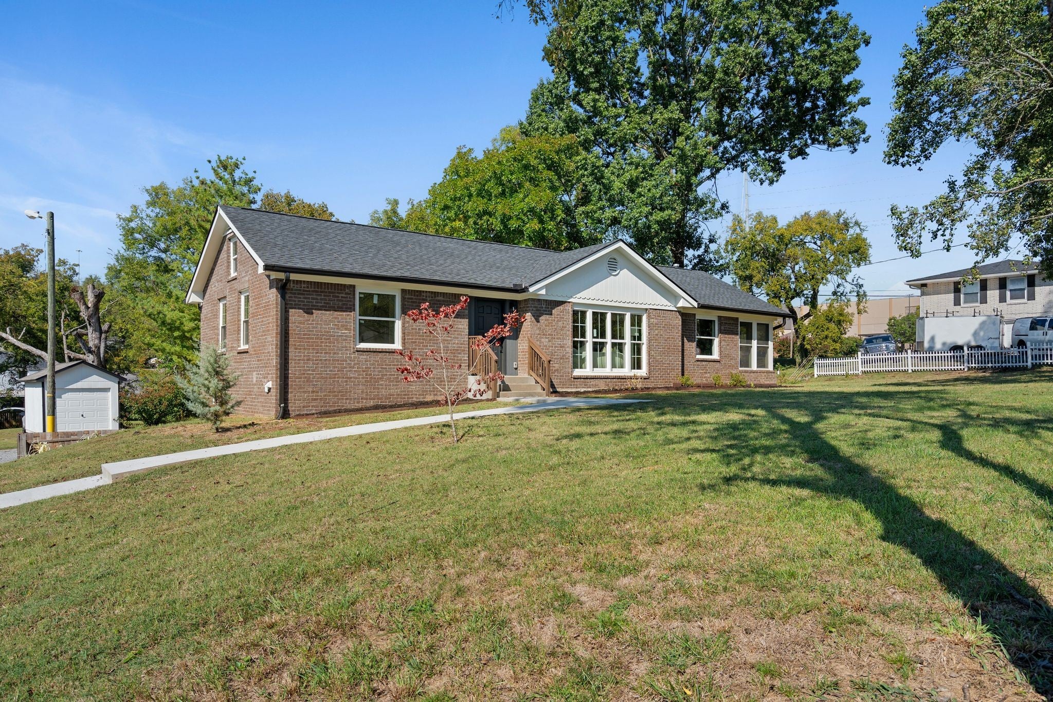 100 S Graycroft Ave