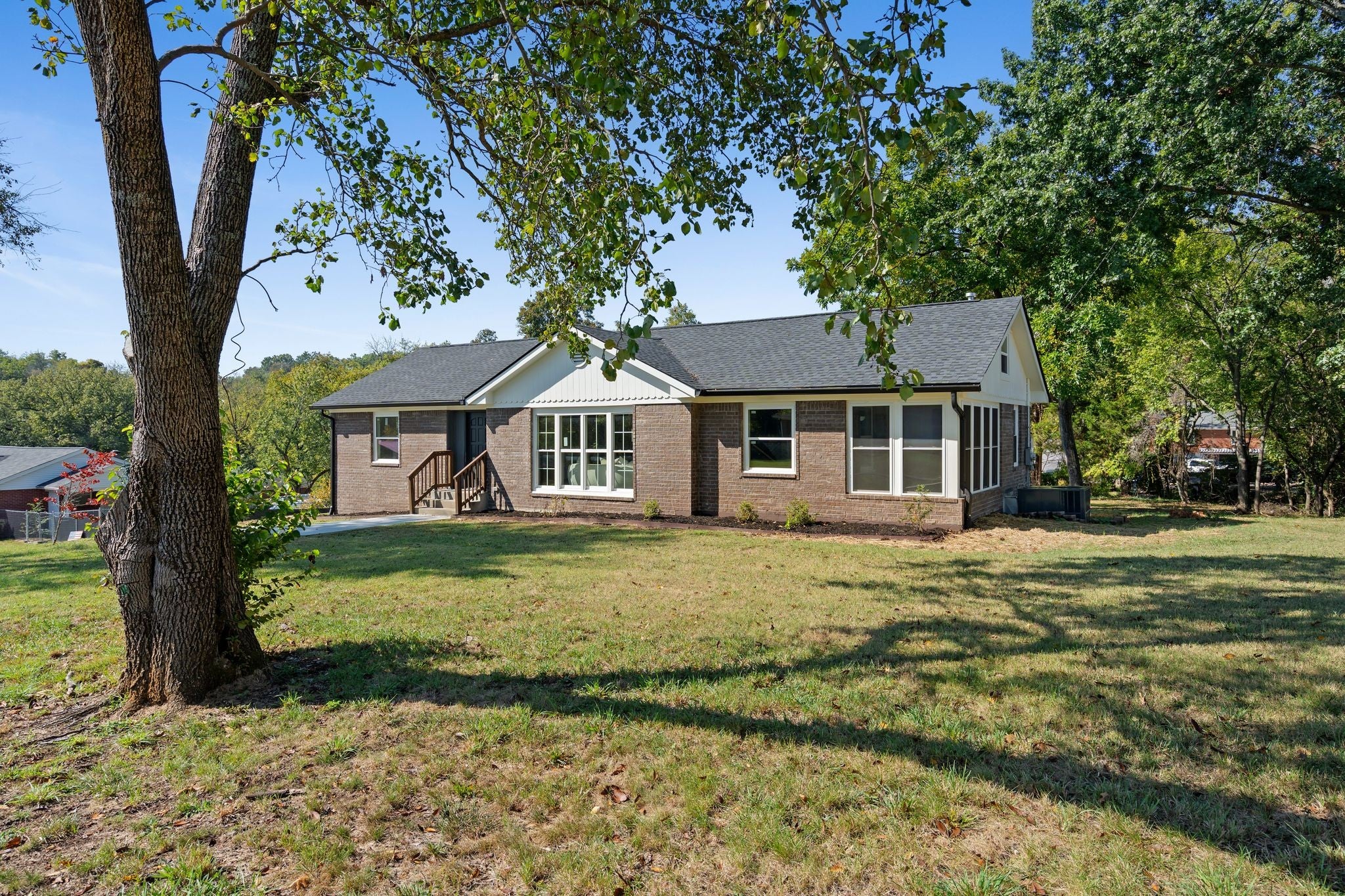 100 S Graycroft Ave