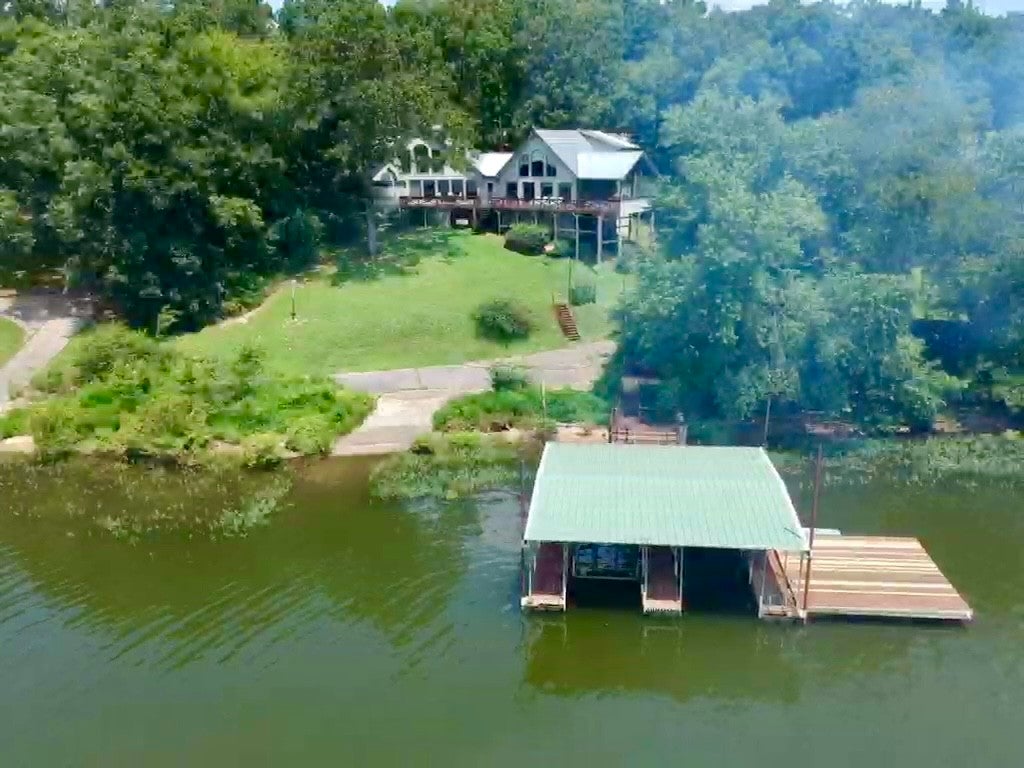 421 Bluff Point Ln