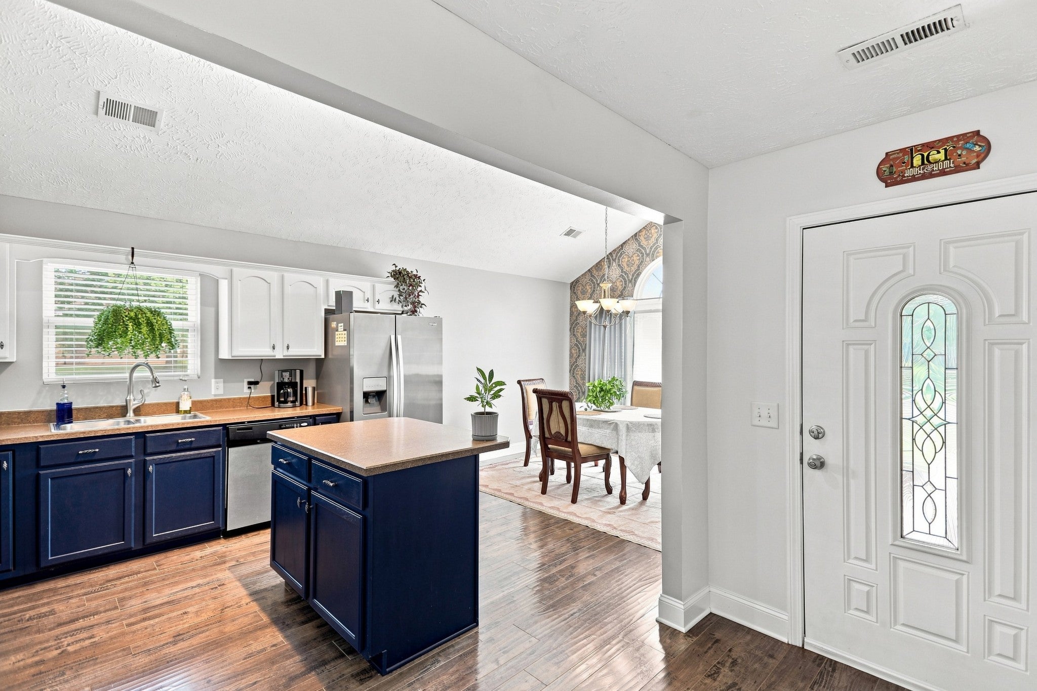 102 Blossom Ct