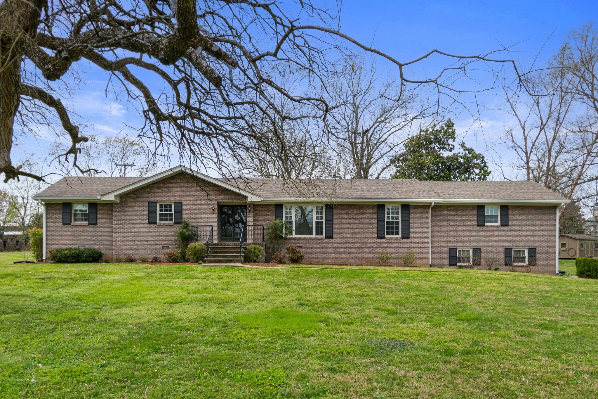 4.0-bed rental at 513 Meadowlark Ln
