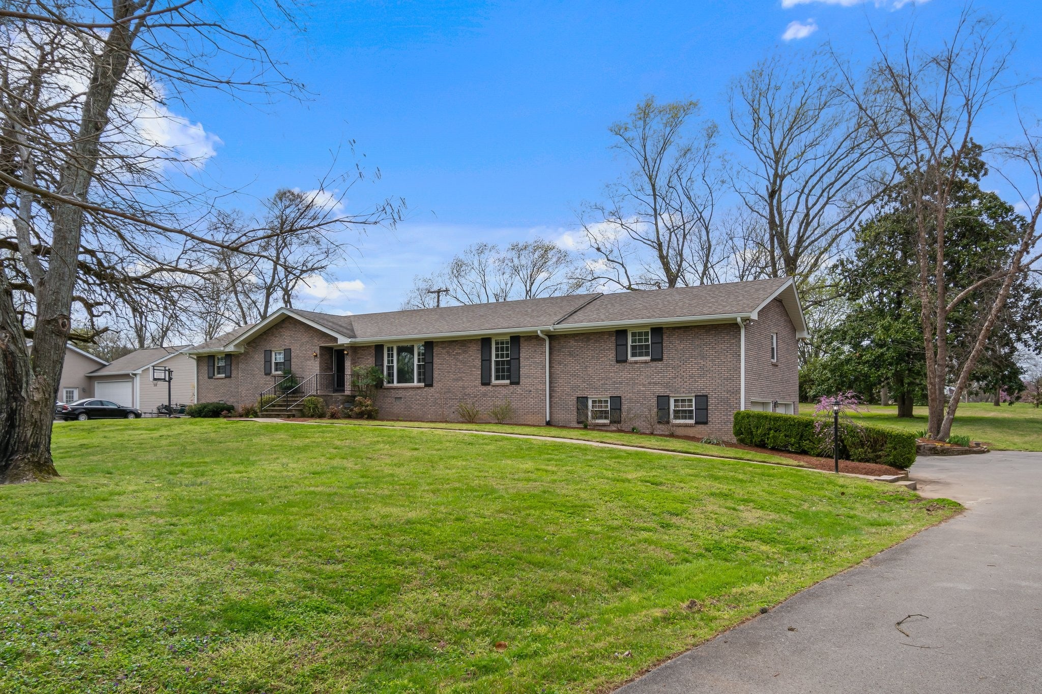513 Meadowlark Ln