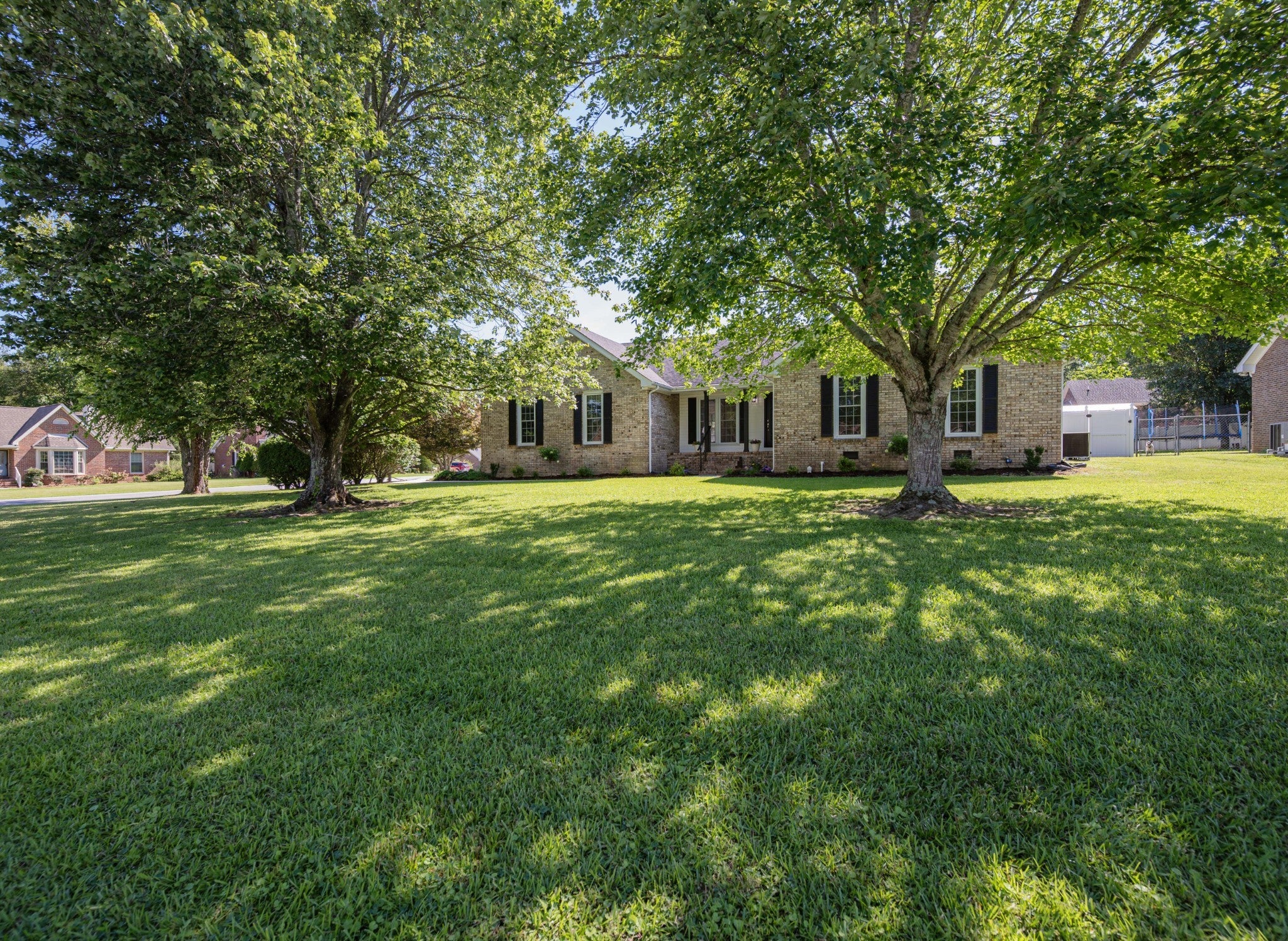 152 Greenbriar Cir