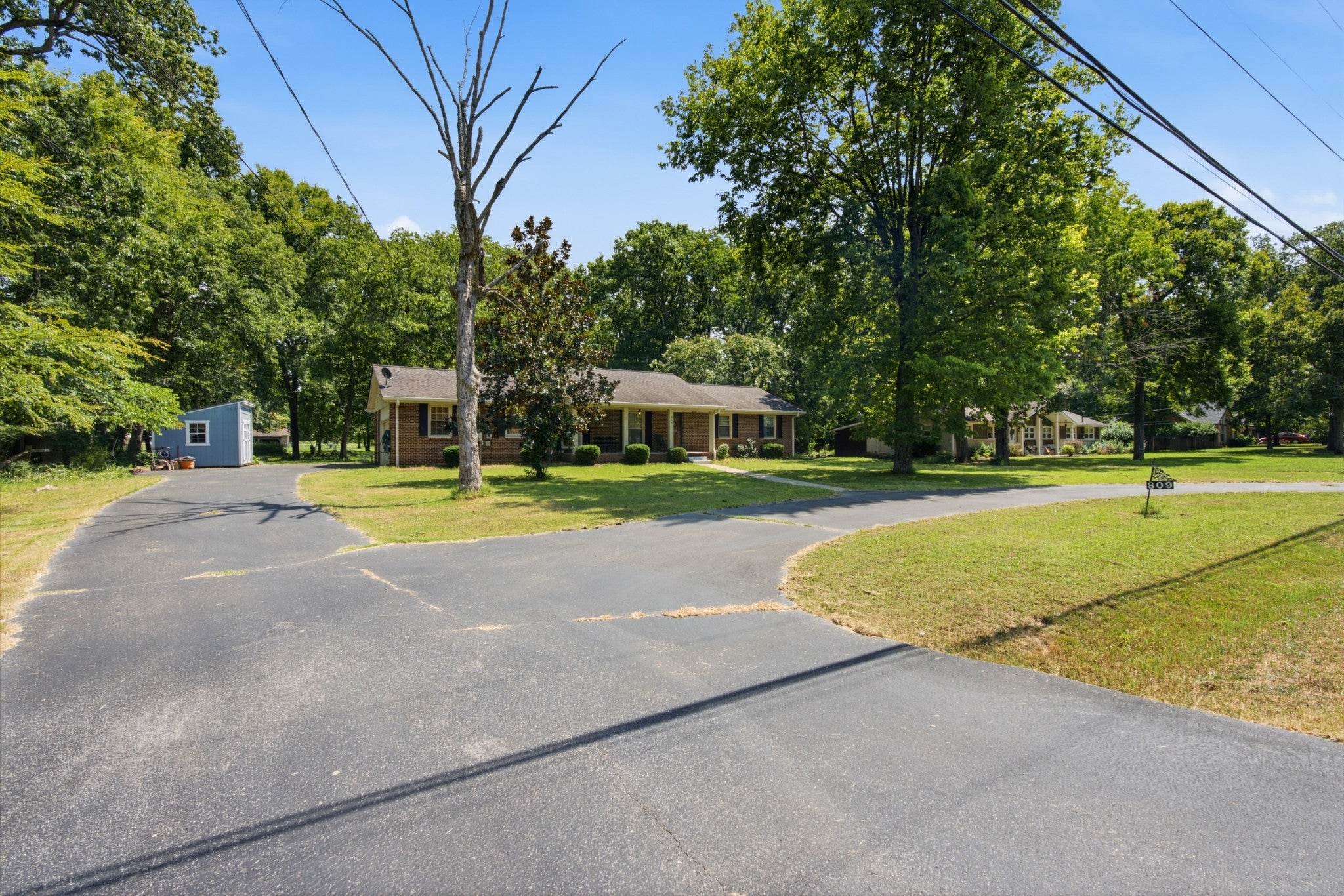 809 Dakota Dr