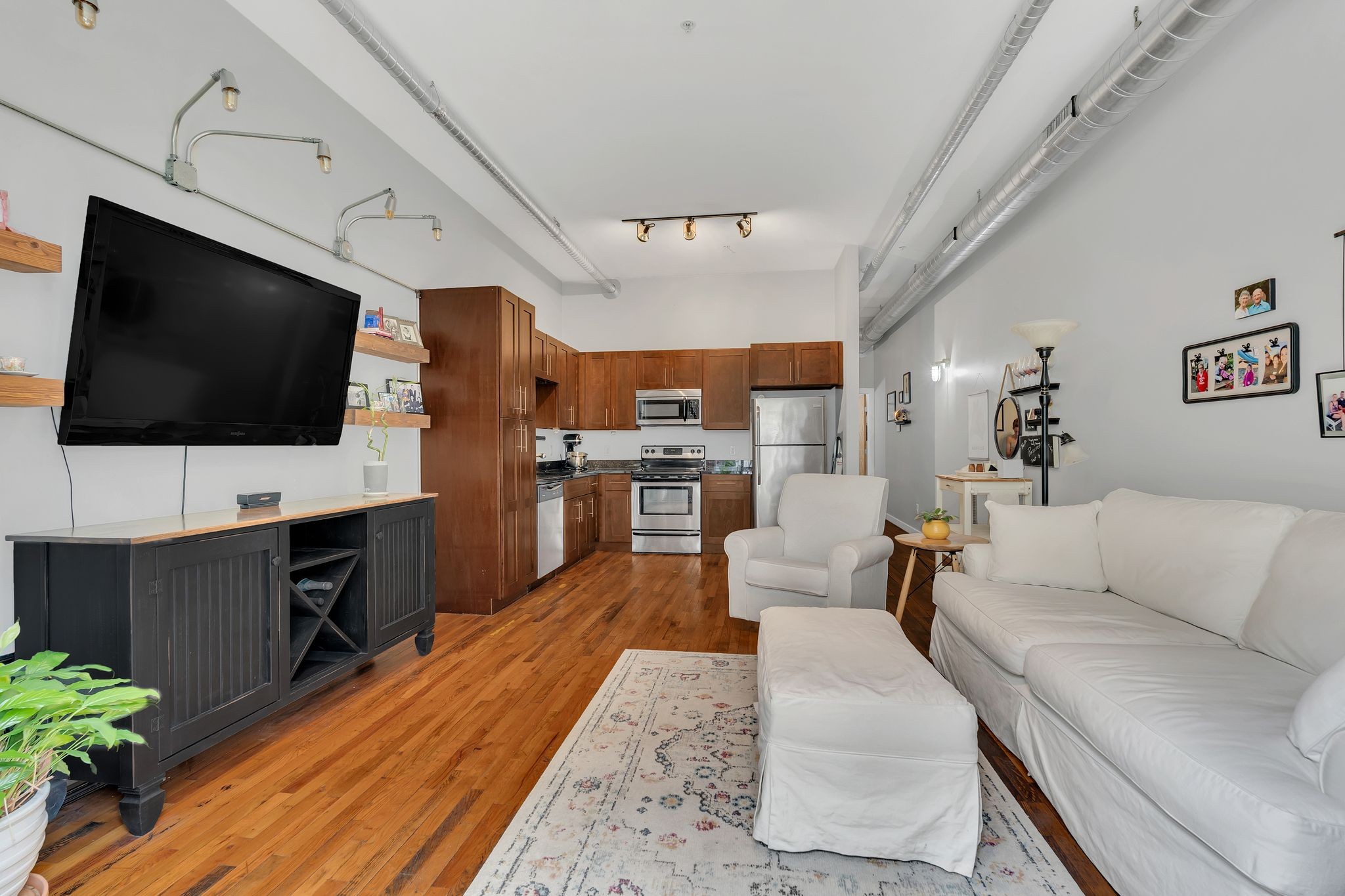 706 Taylor St 102