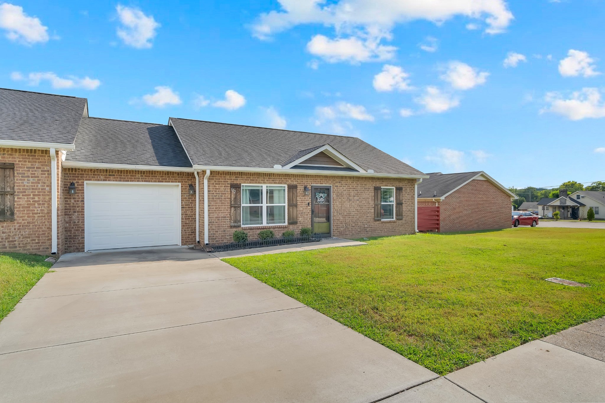 102 Dogwood Ct