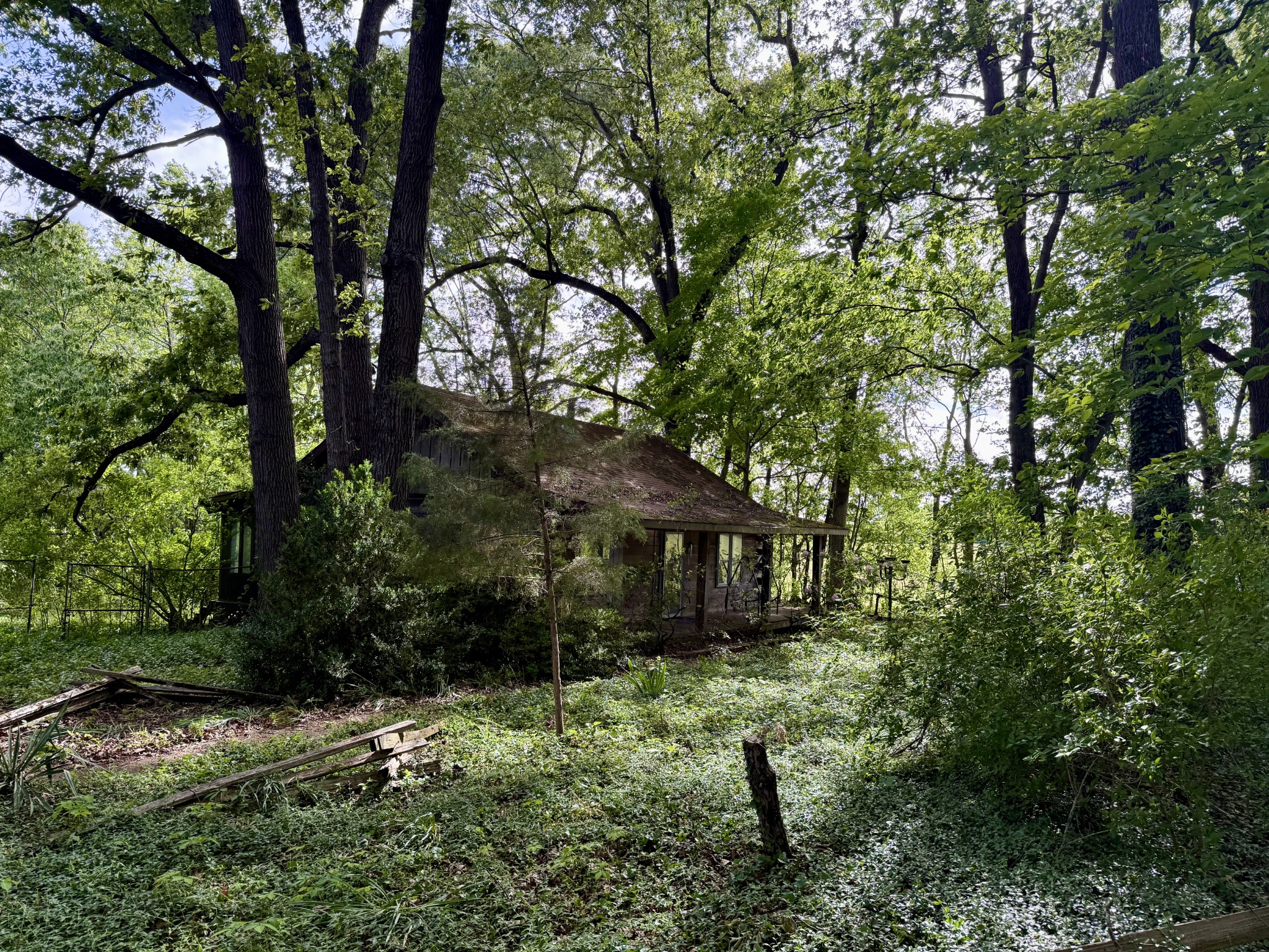 100 Dowlen Ln