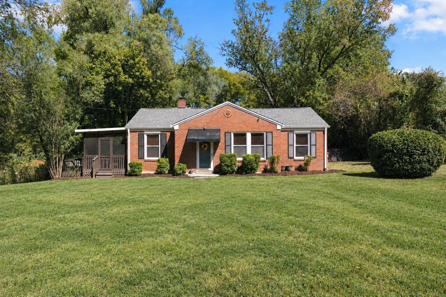 3-bed listing at 733 Greymont Dr, Nashville