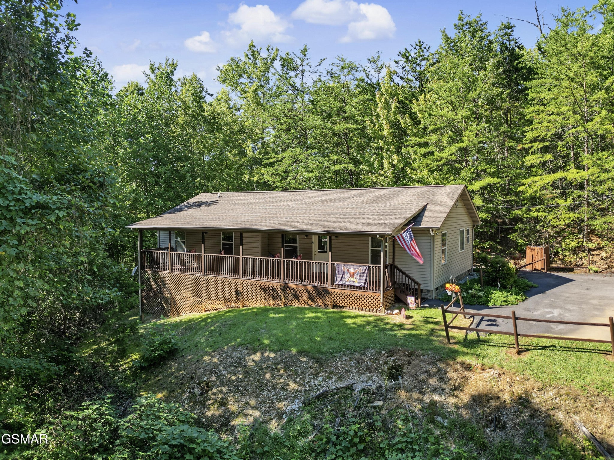 1533 Honey Bee Cove Way