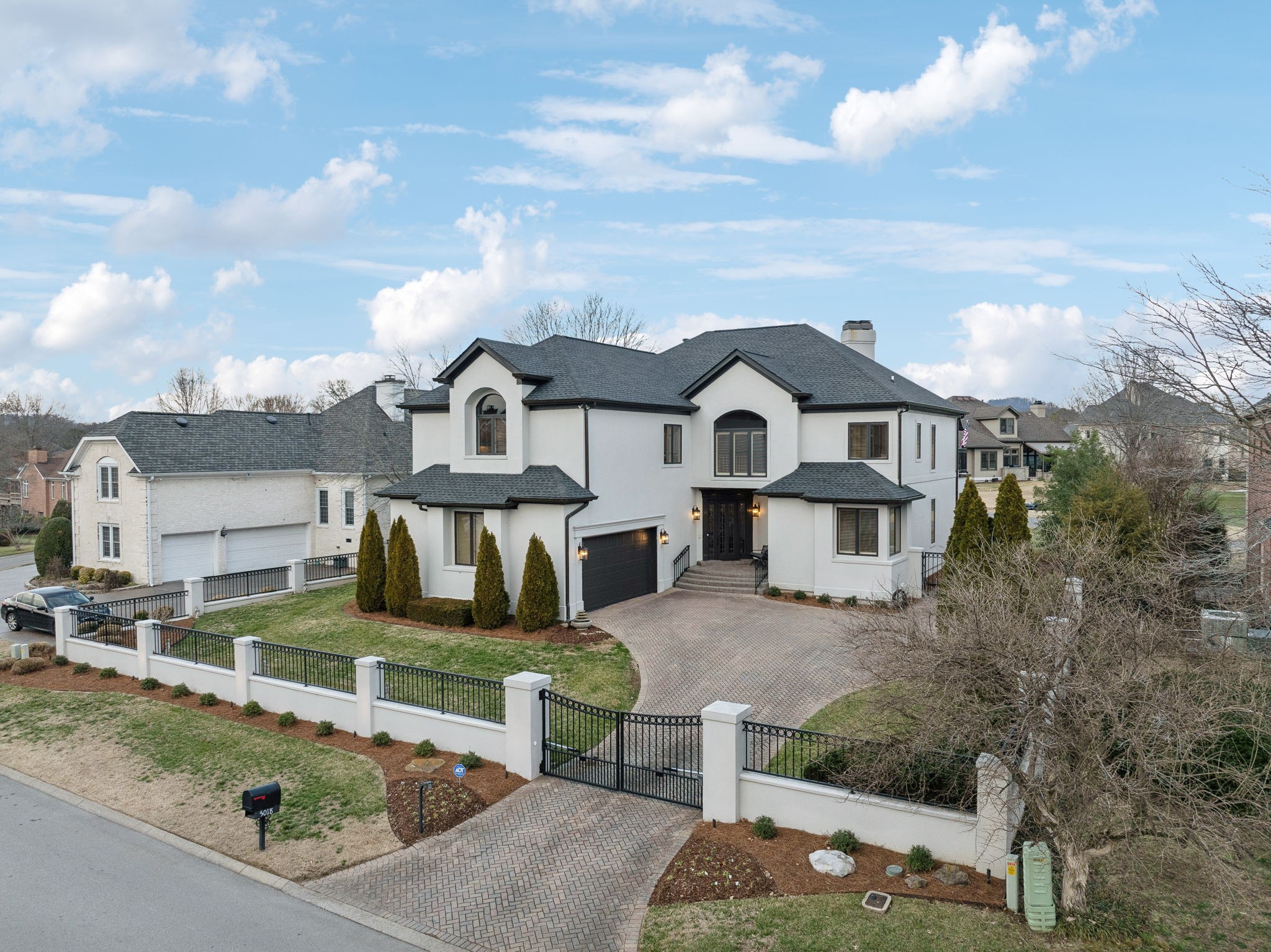 5018 Country Club Dr