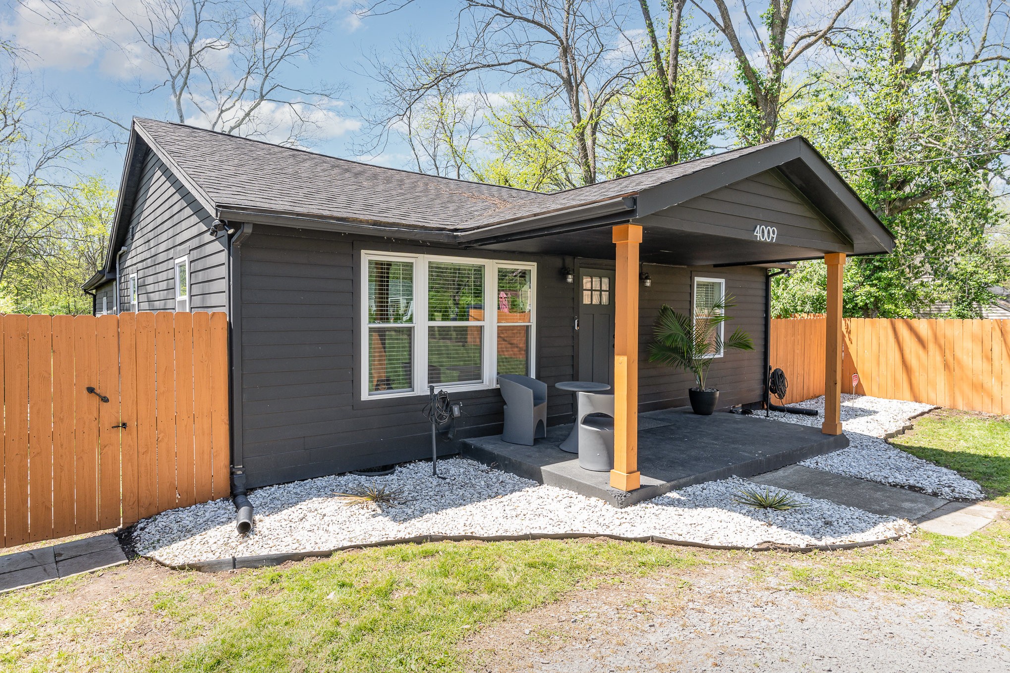 4009 Fairview Dr