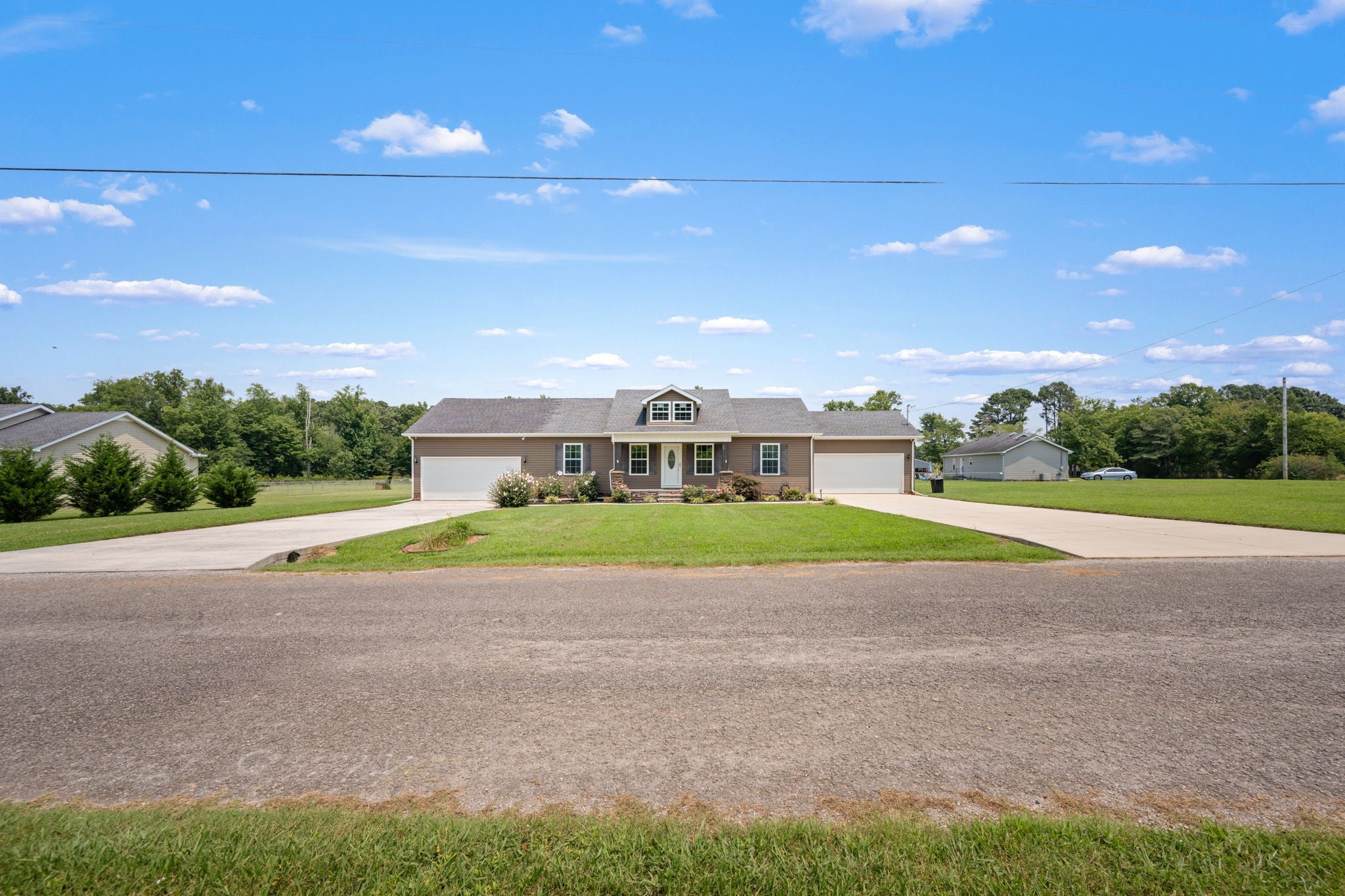 581 Oakwood Ln