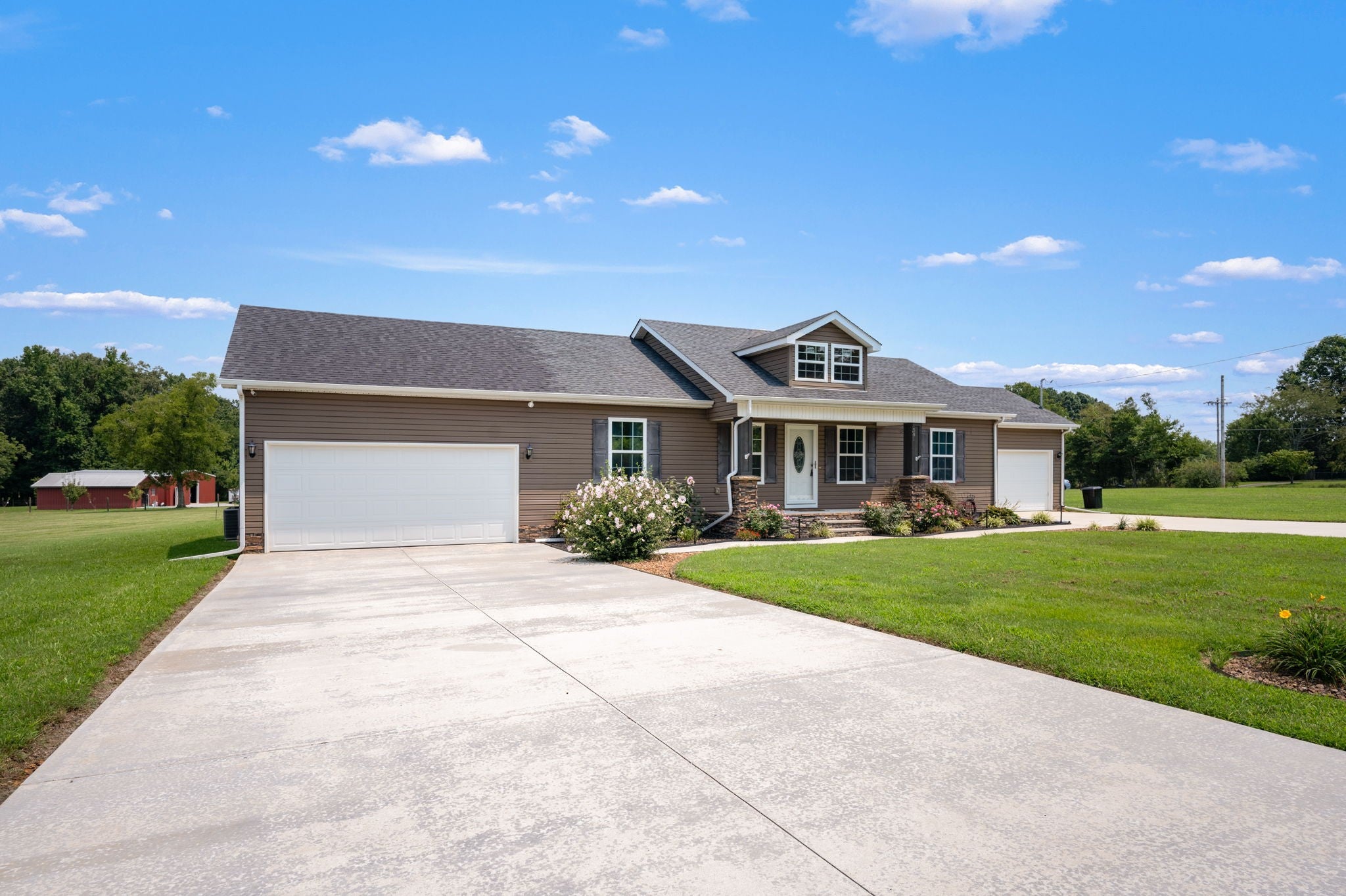 581 Oakwood Ln
