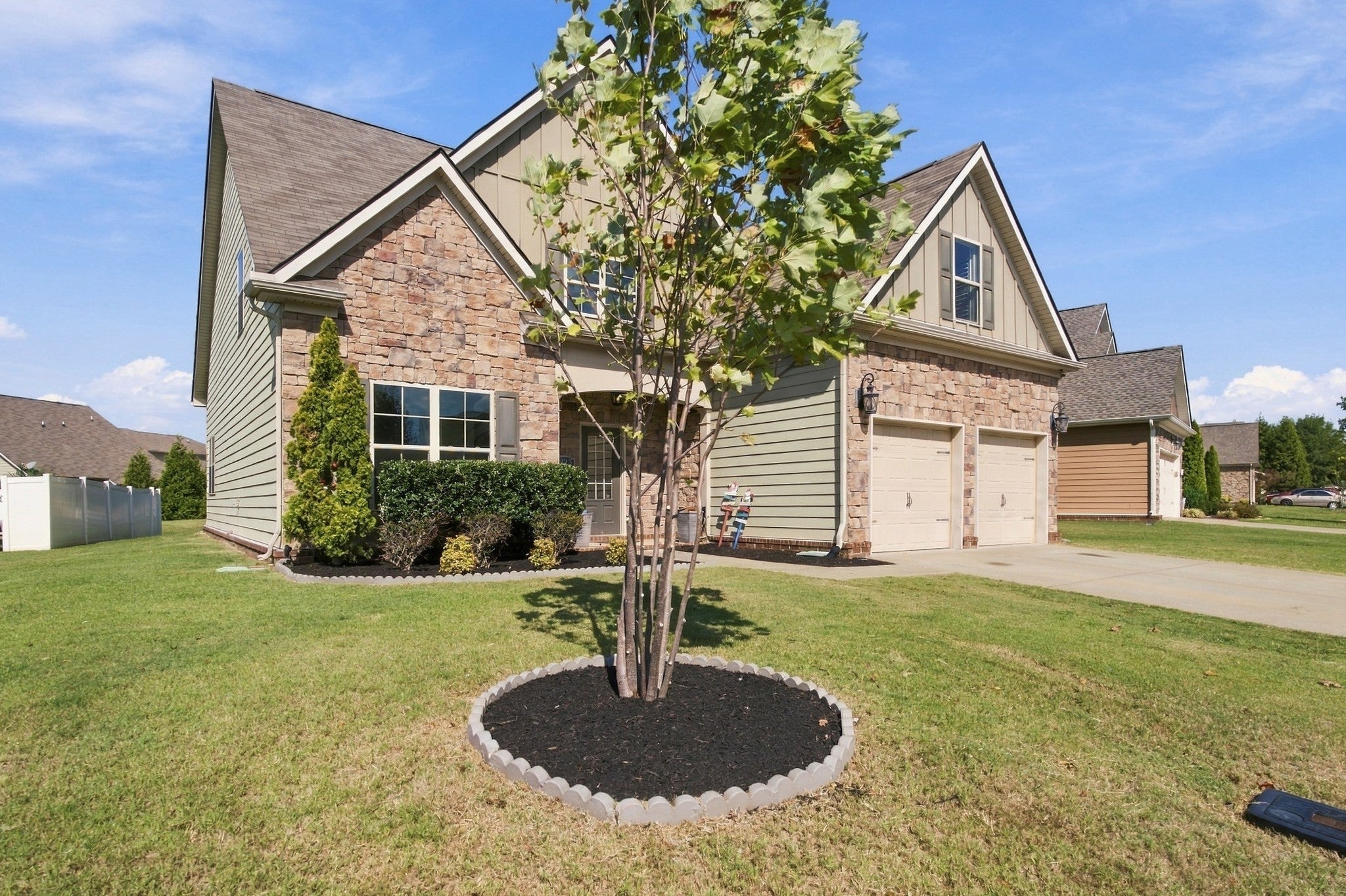 923 Lunette Dr