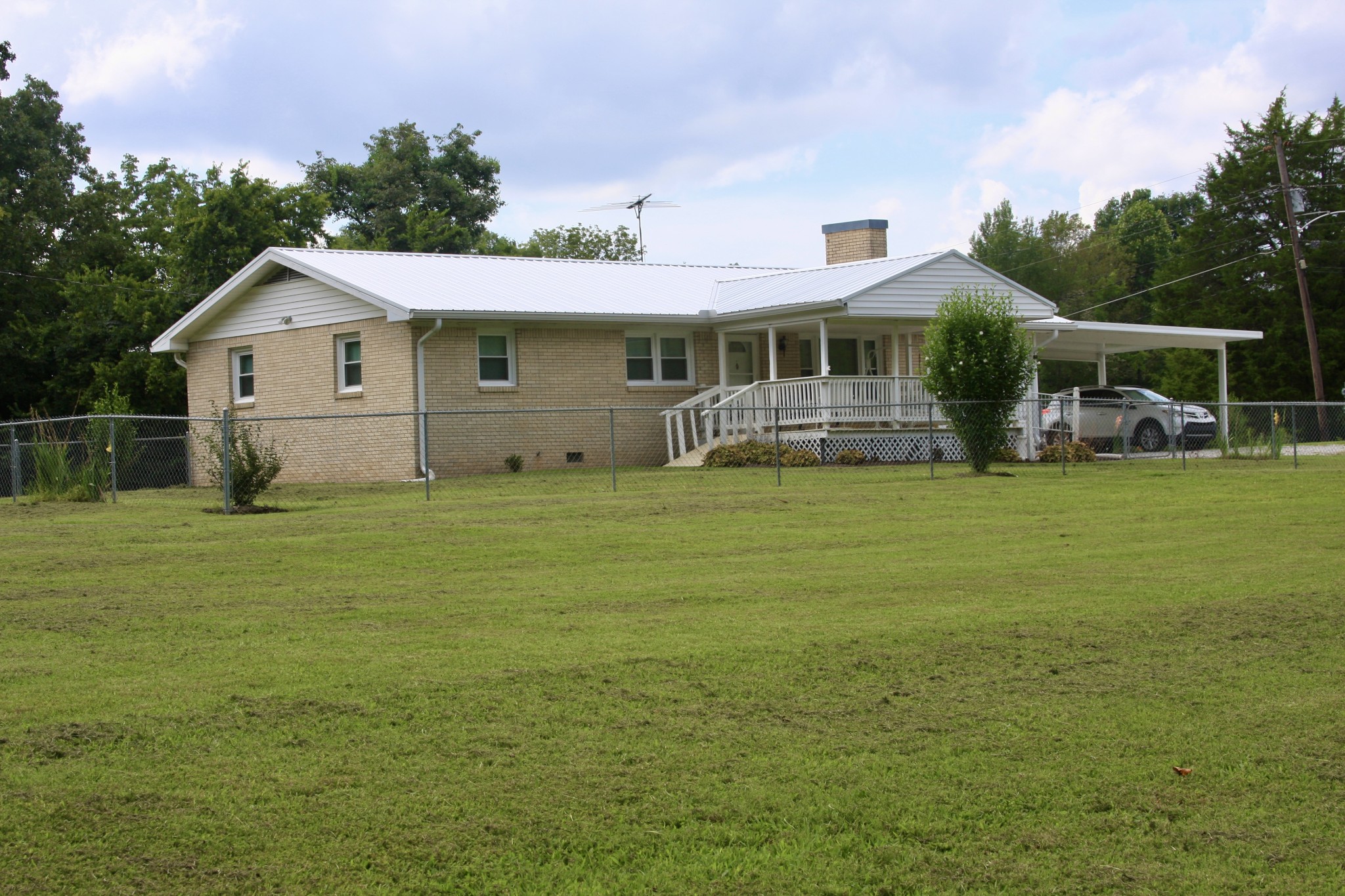 2025 Linda Ln