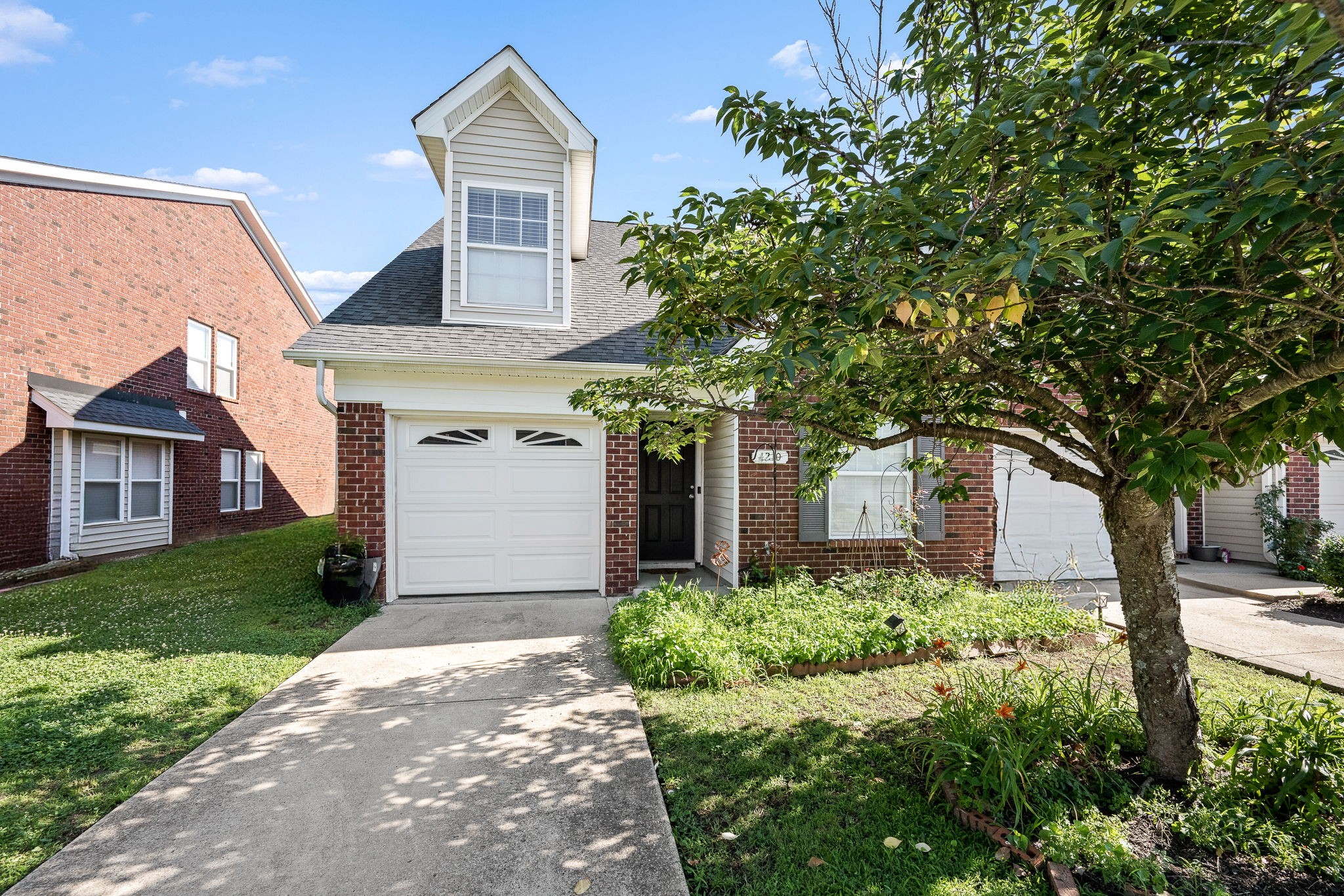 4210 Aurora Cir