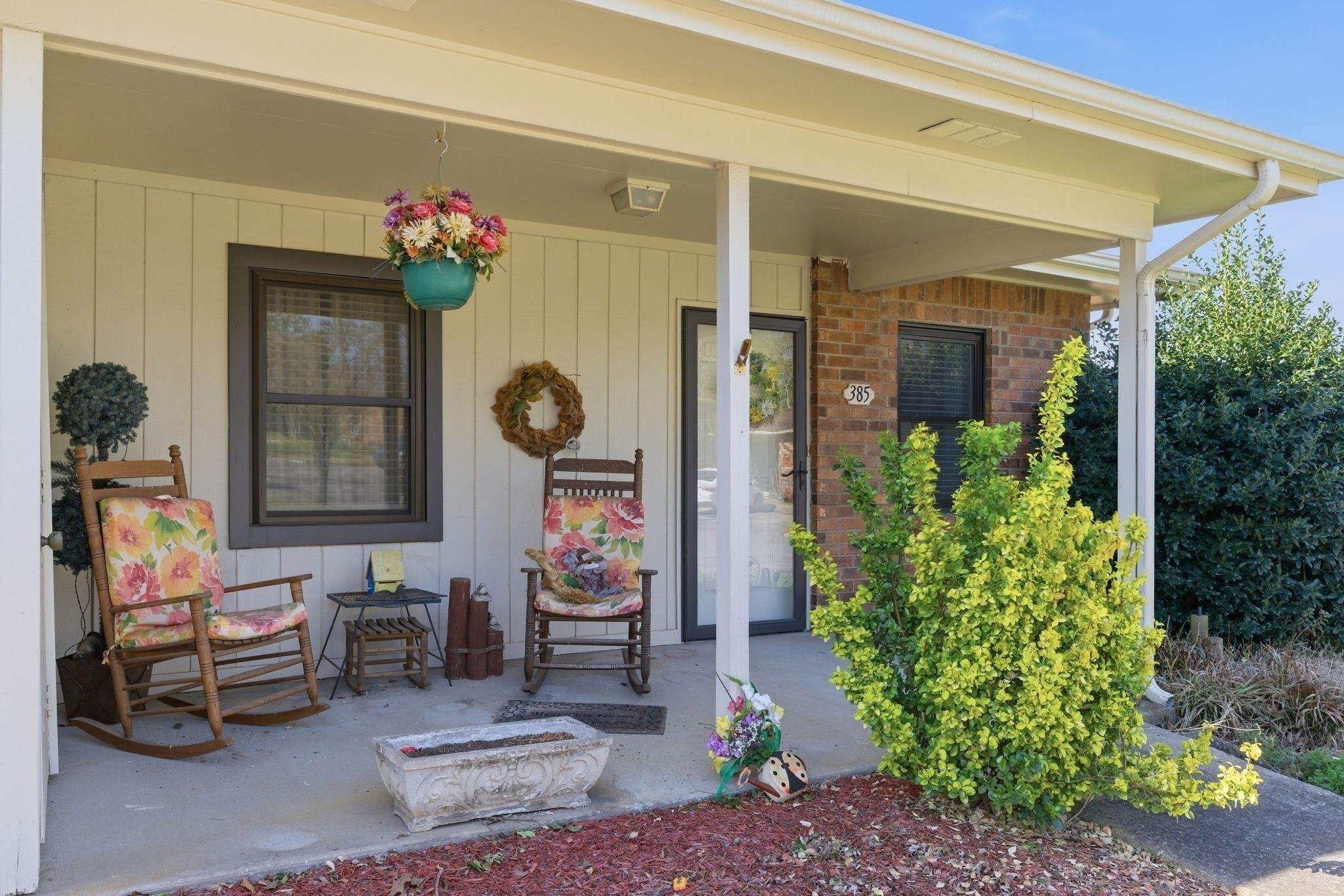 385 Deer Lake Dr 385