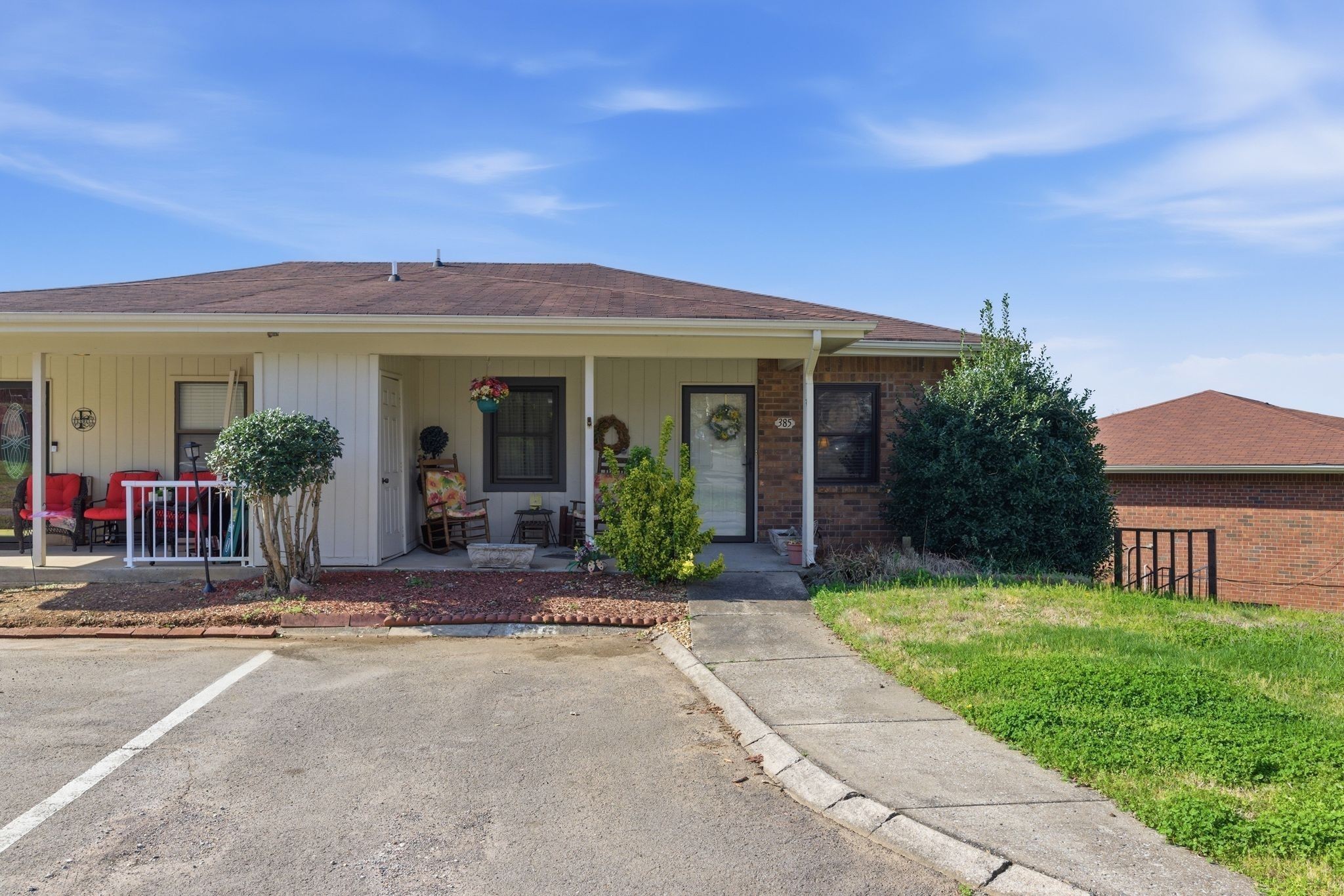 385 Deer Lake Dr 385