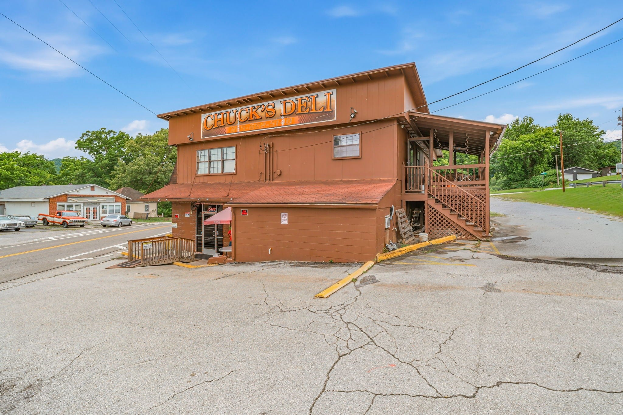 836 Unaka St
