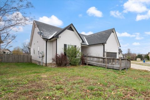 991 Guinevere Ct Clarksville TN 37040