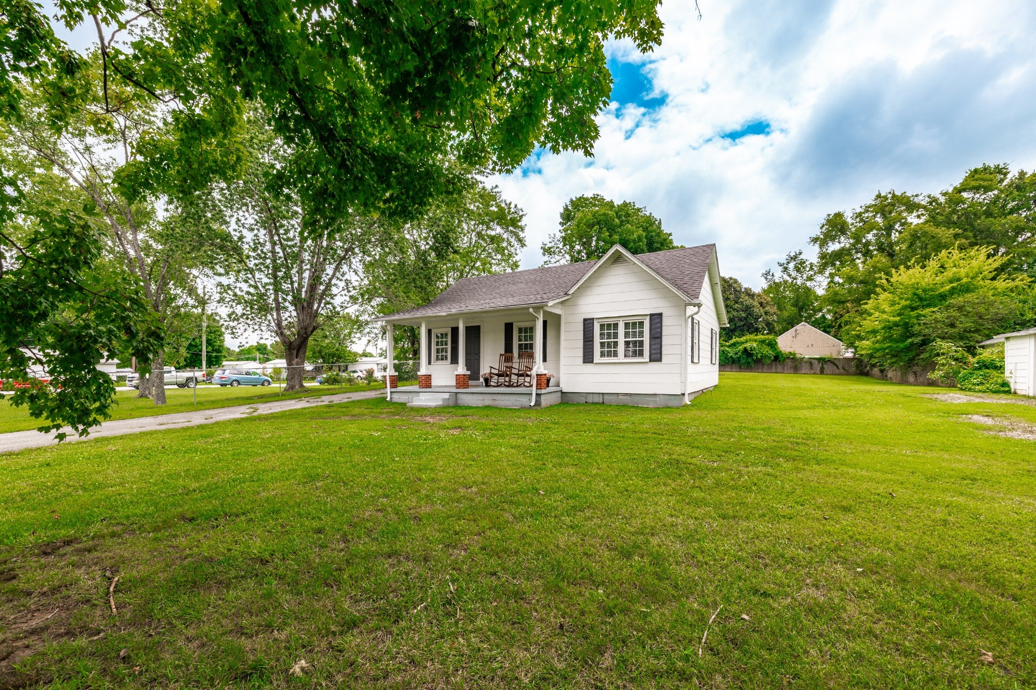 1105 Woods Ferry Rd