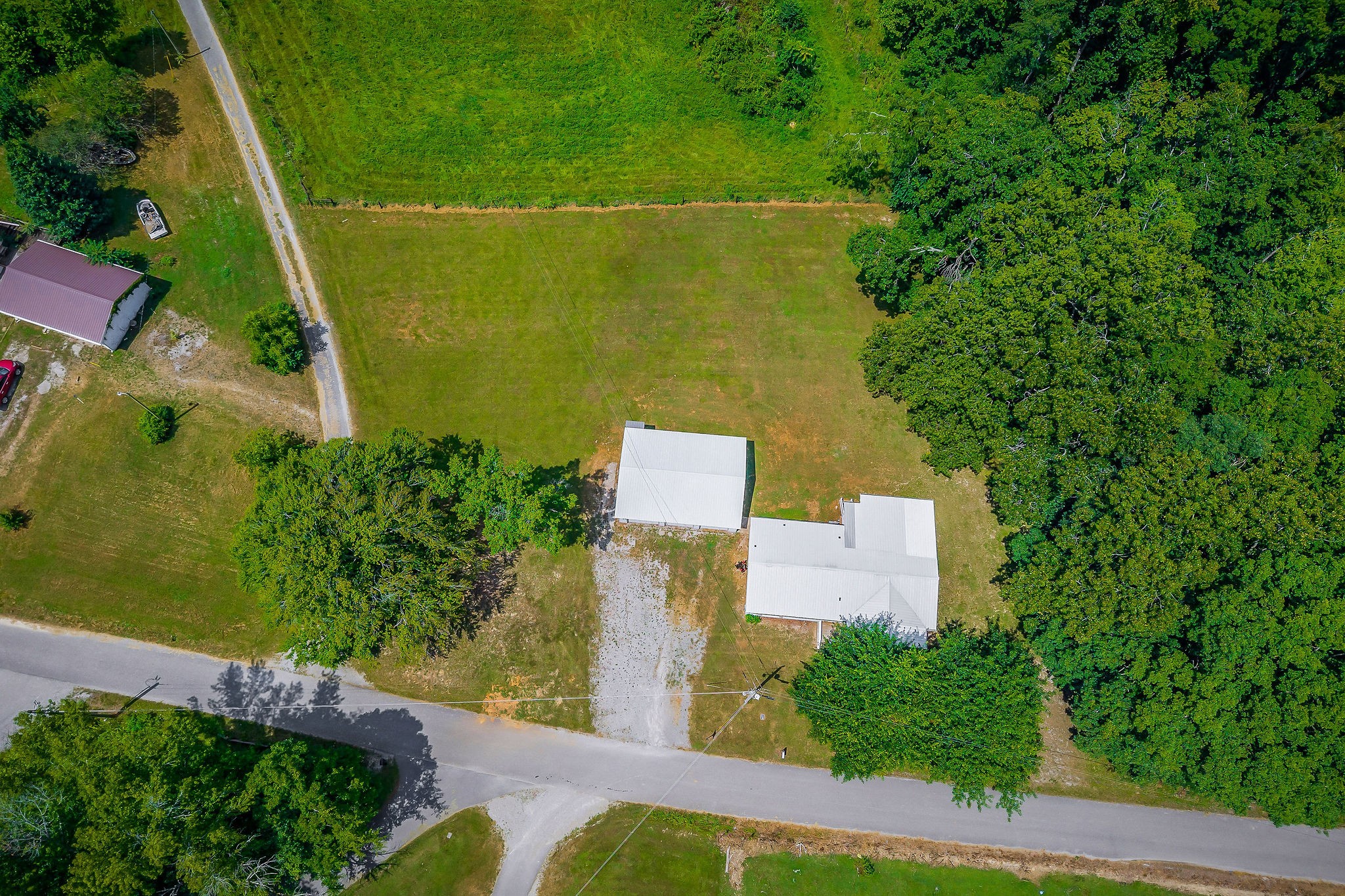 572 Lakeside Rd