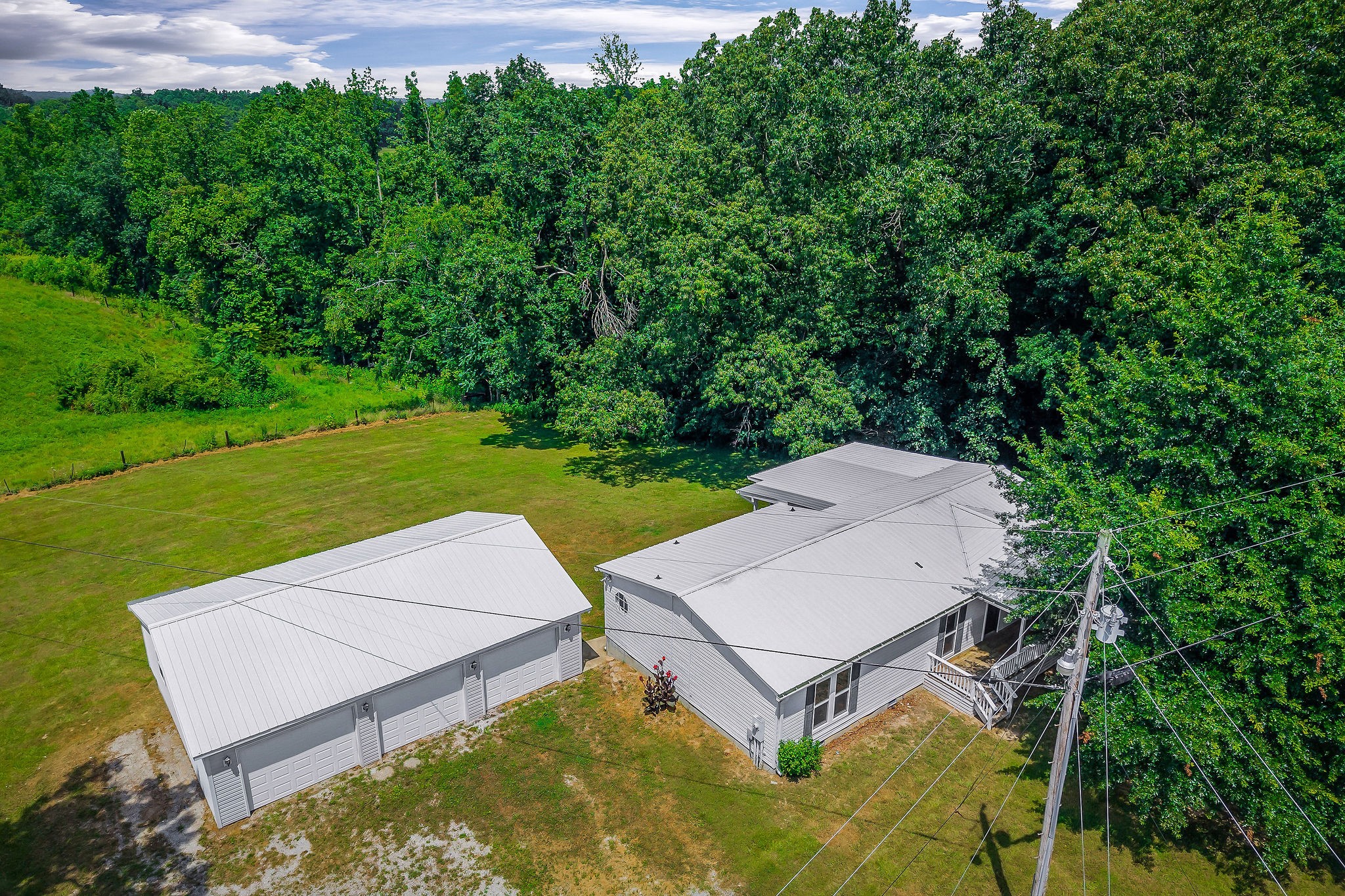 572 Lakeside Rd