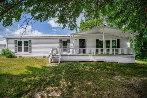 572 Lakeside Rd Byrdstown TN 38549