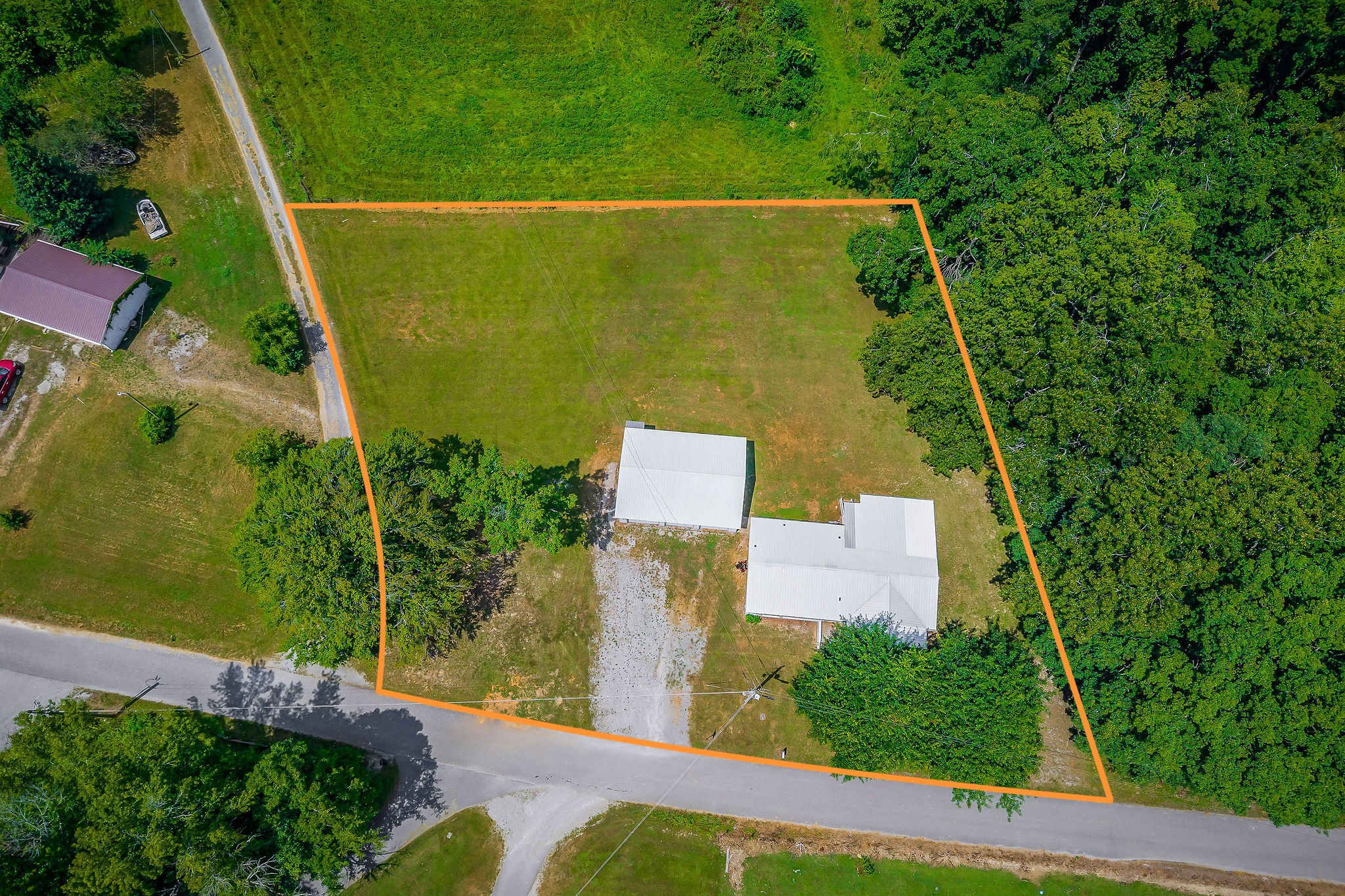 572 Lakeside Rd